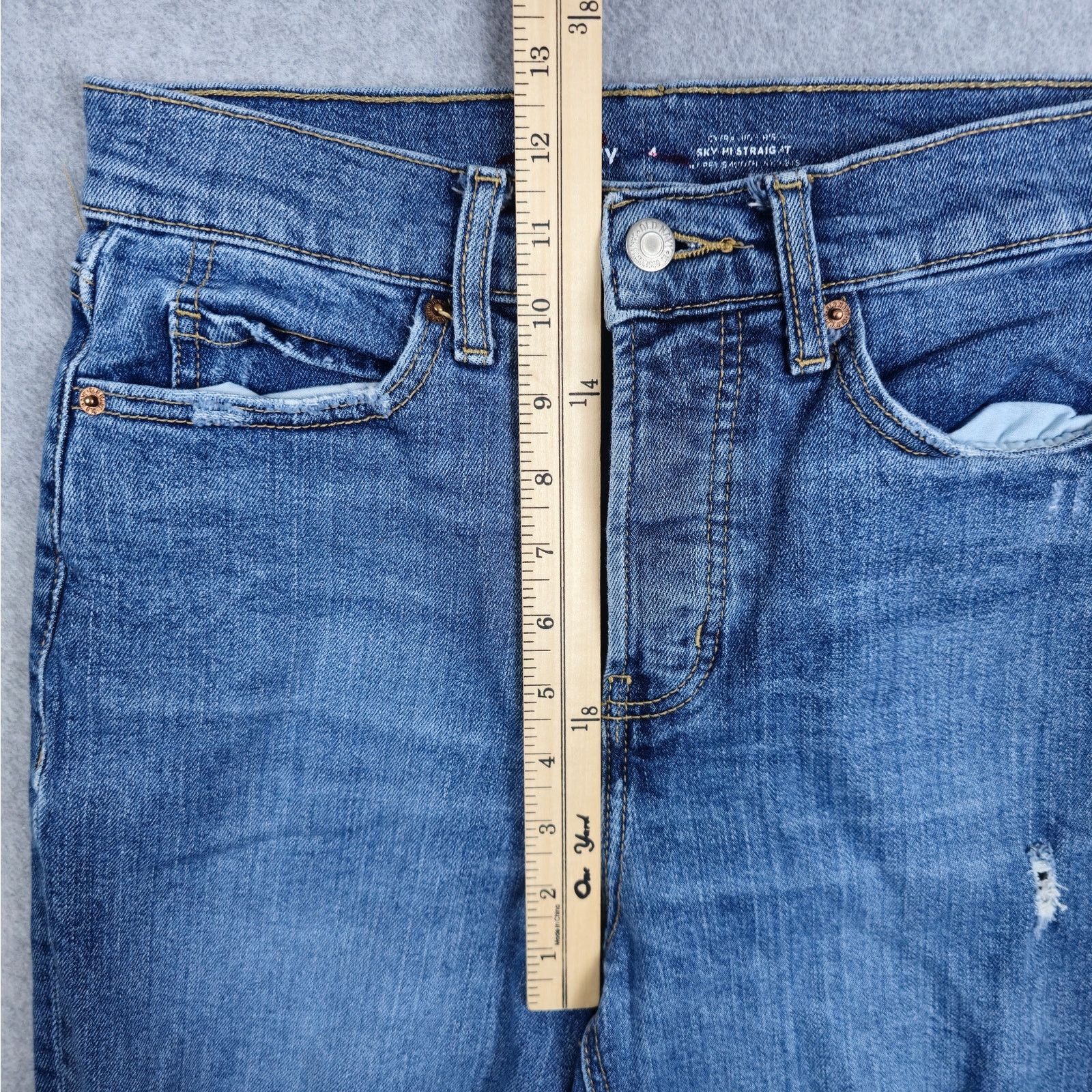 Old Navy Old Navy 4 Sky Hi Straight Button Fly Ripped Jeans 27x27 Size 27" / US 4 / IT 40 - 16 Thumbnail