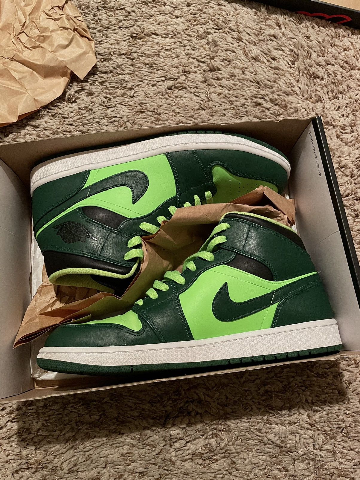 nike jordan 1 mid hulk