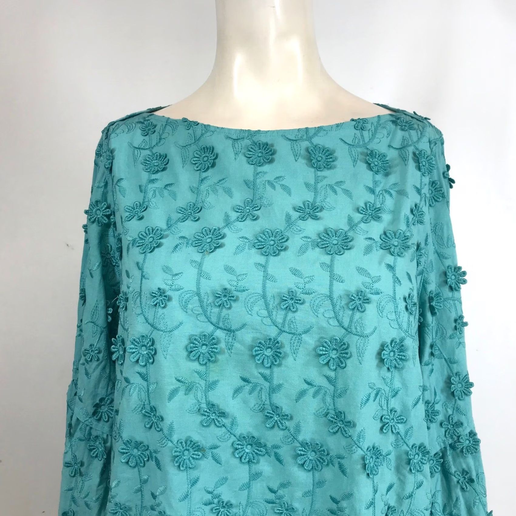 Soft Surroundings Soft Surrounding Turquoise Embroidered Floral Bell Sleeve Tunic Top PL Plus Size Size L / US 10 / IT 46 - 2 Thumbnail