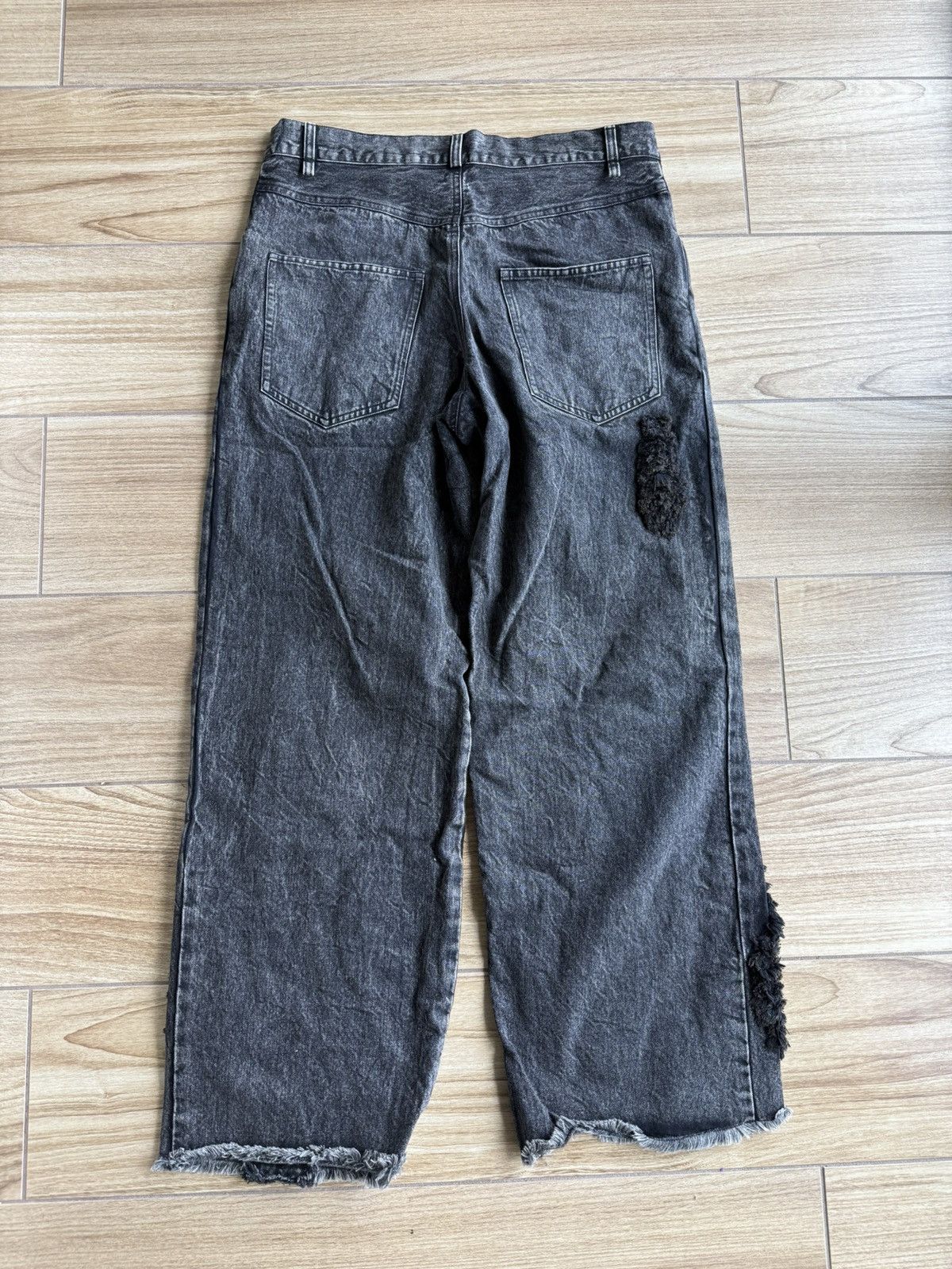 Song For The Mute Song For The Mute frayed-patch straight-leg denim jeans Size US 34 / EU 50 - 7 Thumbnail
