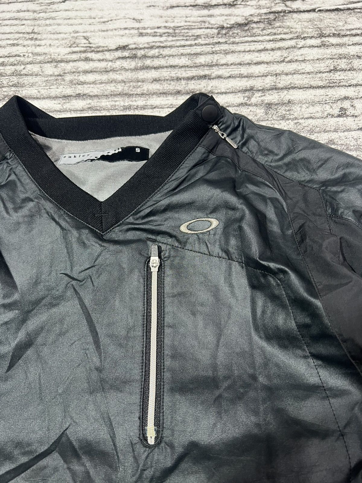 Comme des Garcons 2000s Oakley Software Iconic Logo V-neck Nylon Gimmick y2k Size US M / EU 48-50 / 2 - 2 Thumbnail