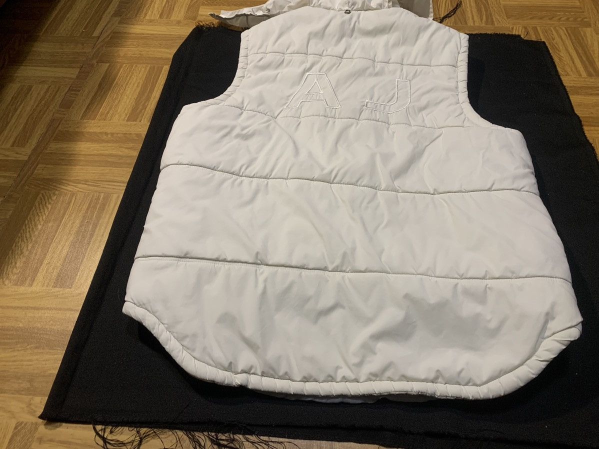 Armani × Giorgio Armani Vintage Armani Jeans Vest Big Back Logo Size L White Size US L / EU 52-54 / 3 - 20 Thumbnail