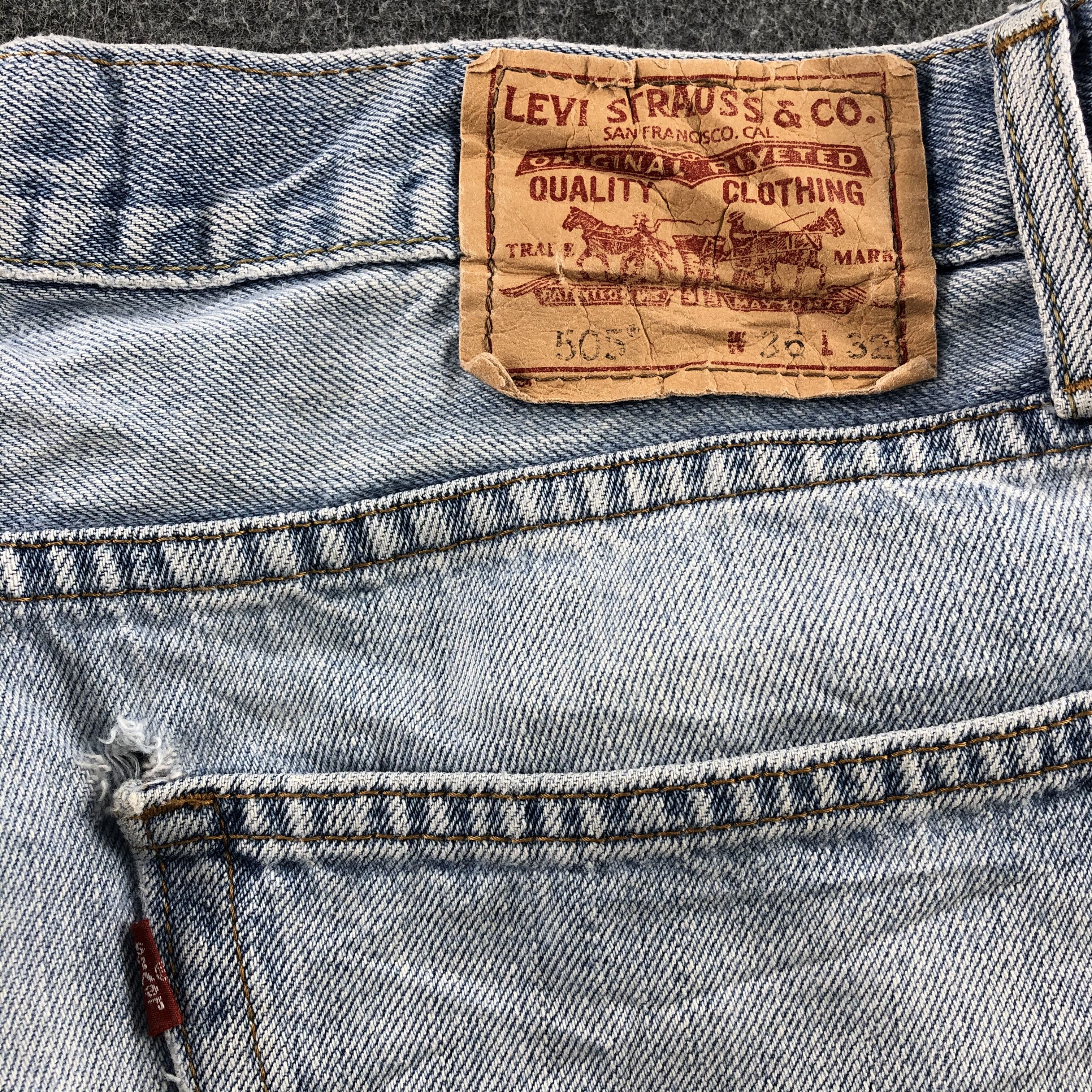 Vintage Light Wash Levis 505 Jeans-J1270