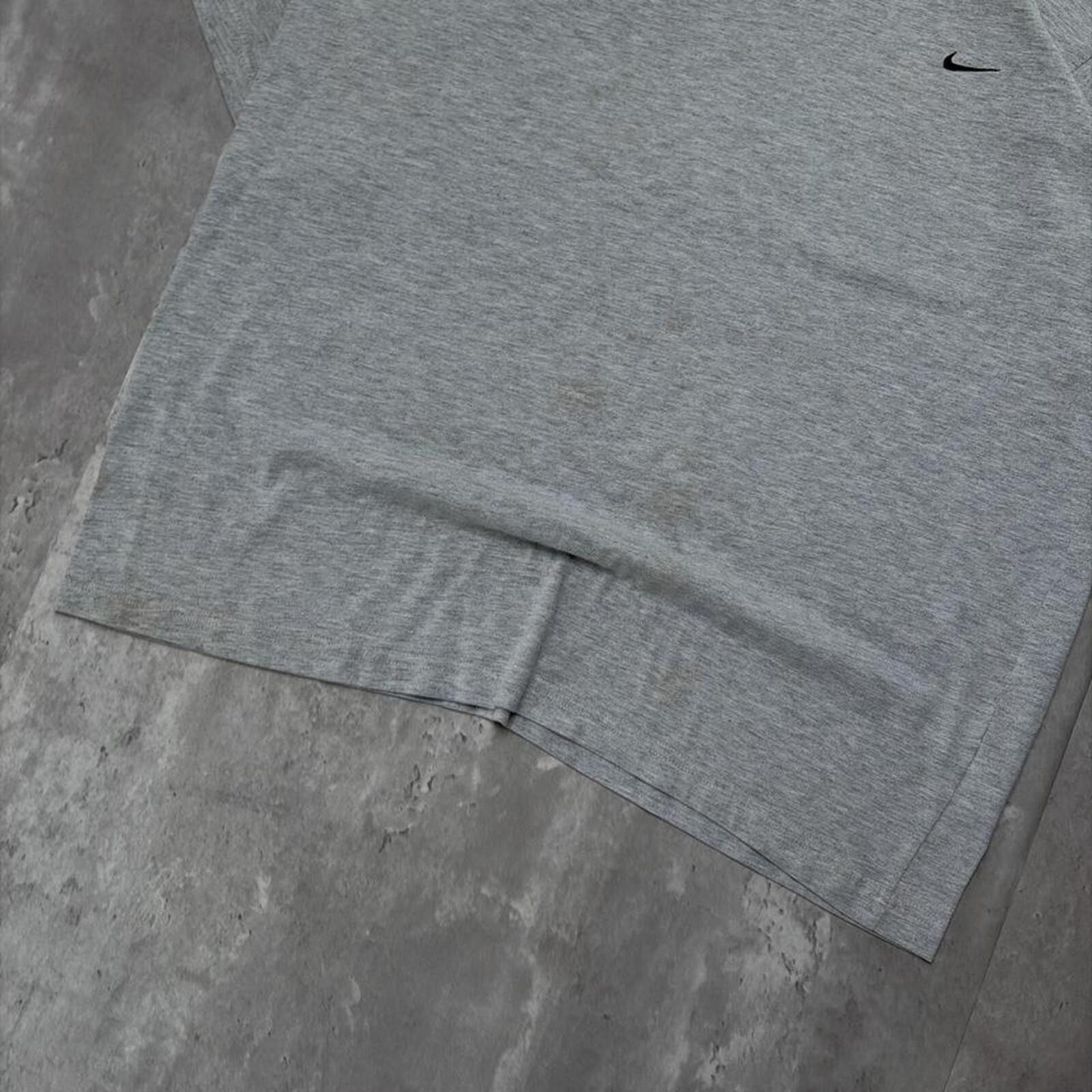 Nike Vintage 90’s Grey Nike Mini Swoosh Distressed Skater T-Shirt Size US L / EU 52-54 / 3 - 4 Thumbnail