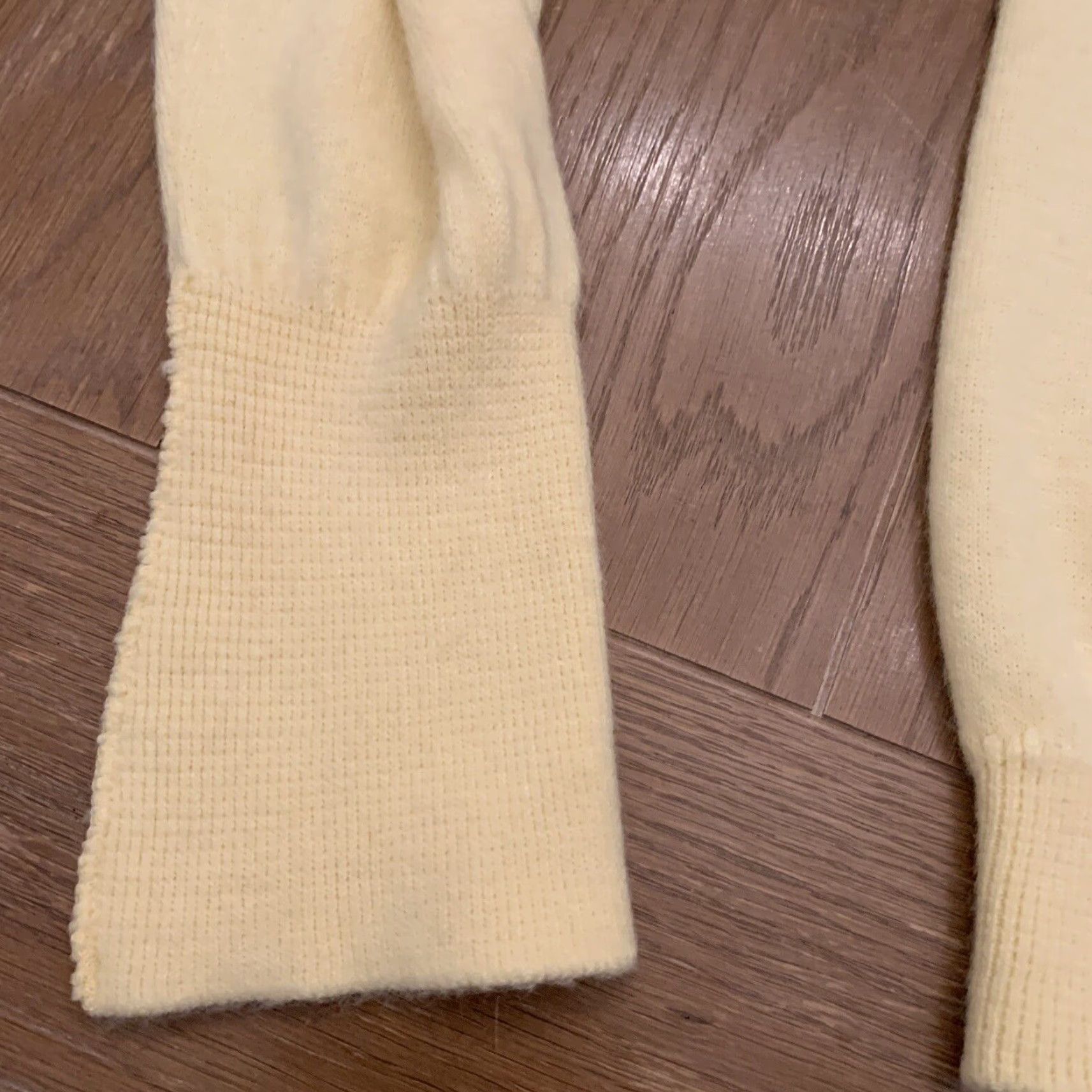 Izod VINTAGE Izod Lacoste Acrylic Knit Pullover Sweater Yellow Size L Mens Size US L / EU 52-54 / 3 - 5 Thumbnail