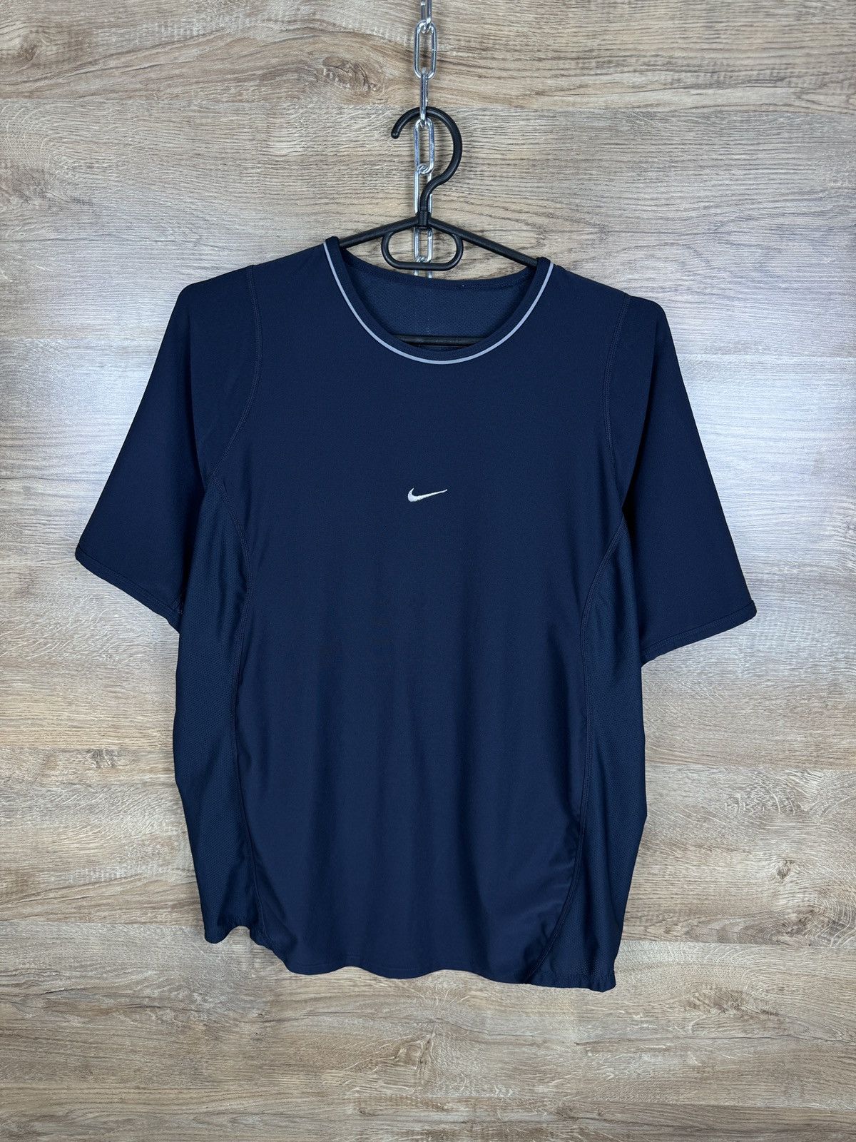 Nike Mens Vintage Nike centre swoosh T-shirt y2k drill tee Size US S / EU 44-46 / 1 - 1 Thumbnail