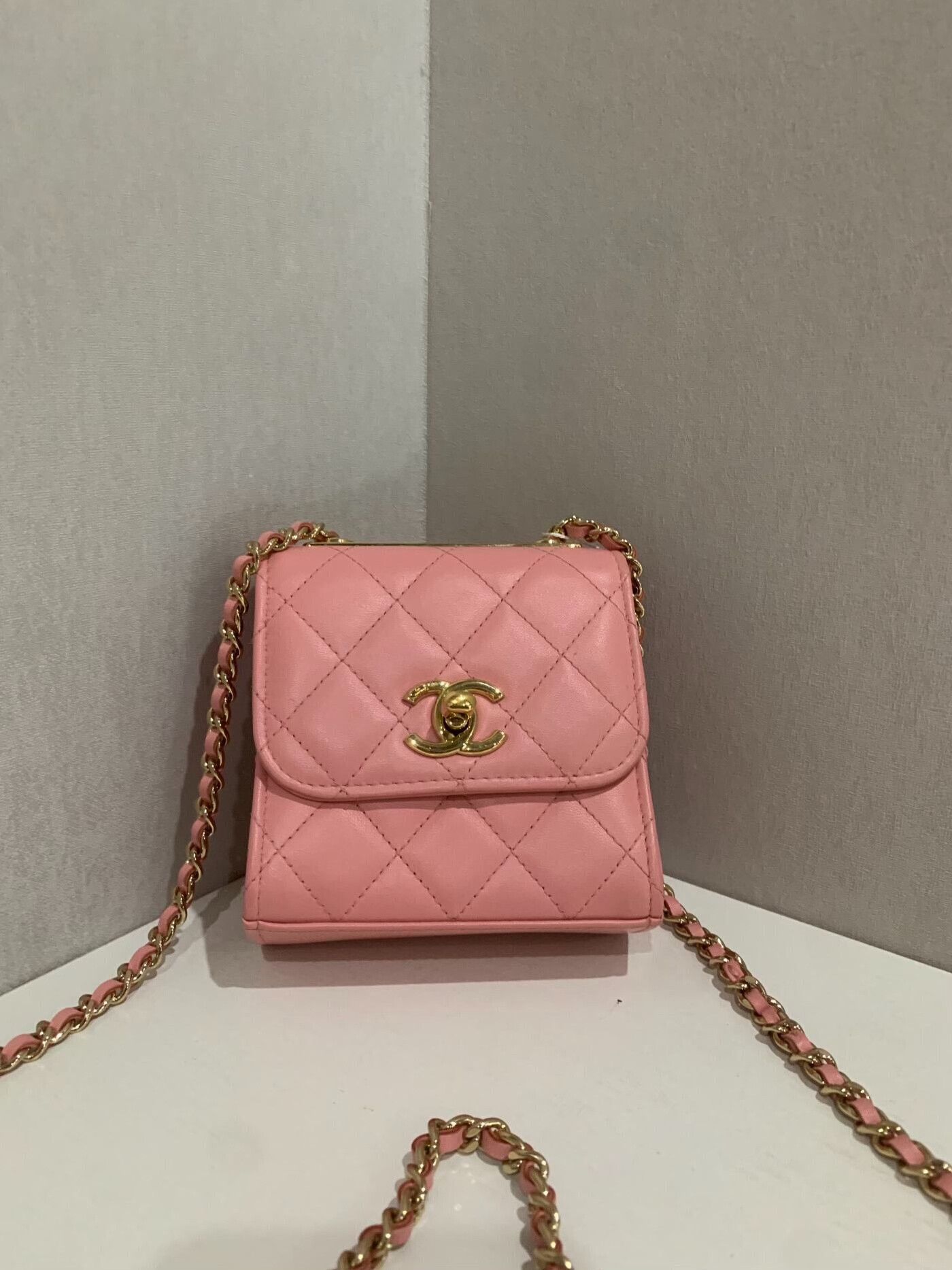 Chanel Pre-loved Bag Very good condition Size ONE SIZE - 1 Thumbnail
