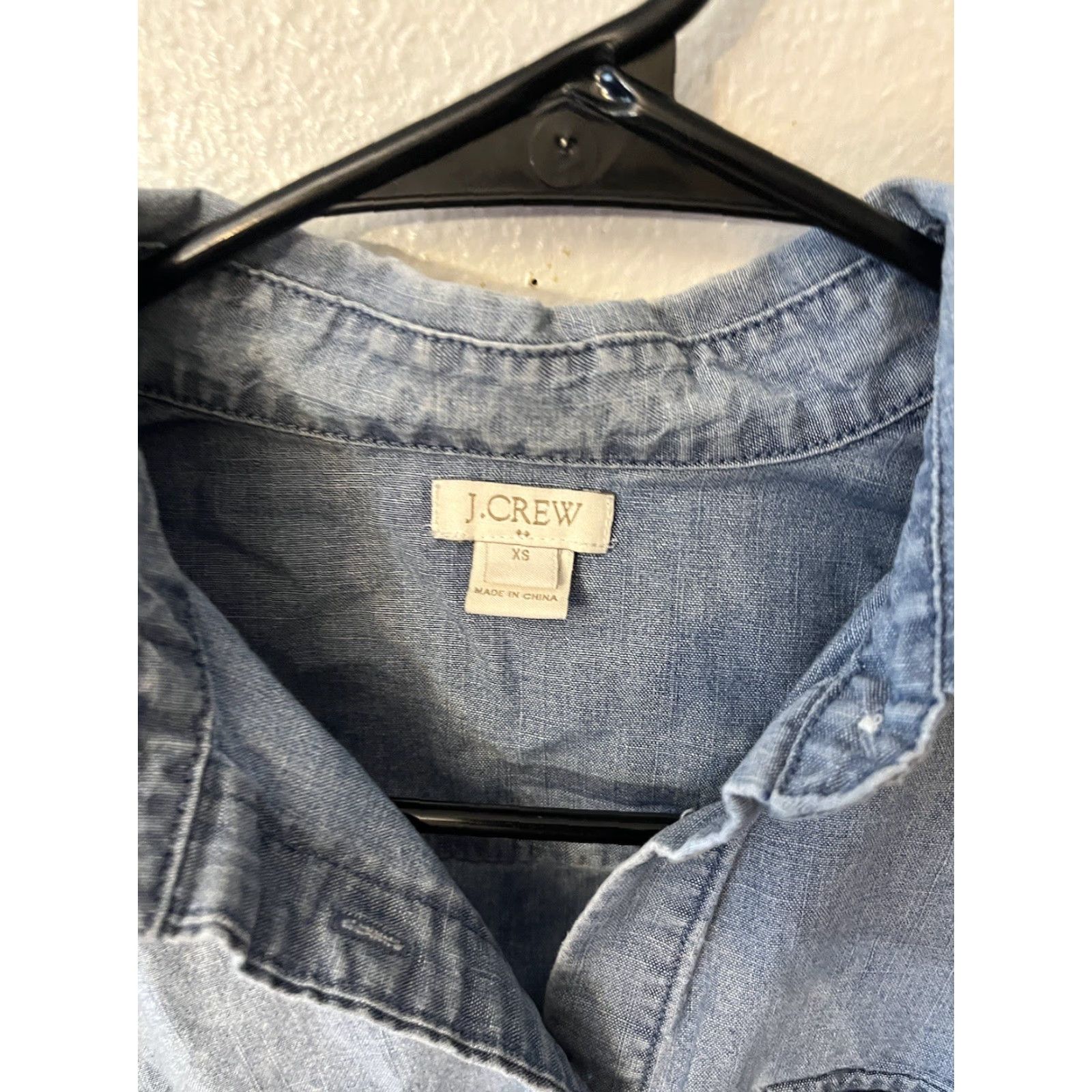 J.Crew VINTAGE J.CREW Shirt Women's XS Chambray Button-Up Roll Tab Sleeve Pockets Denim 91506 Size XS / US 0-2 / IT 36-38 - 2 Thumbnail