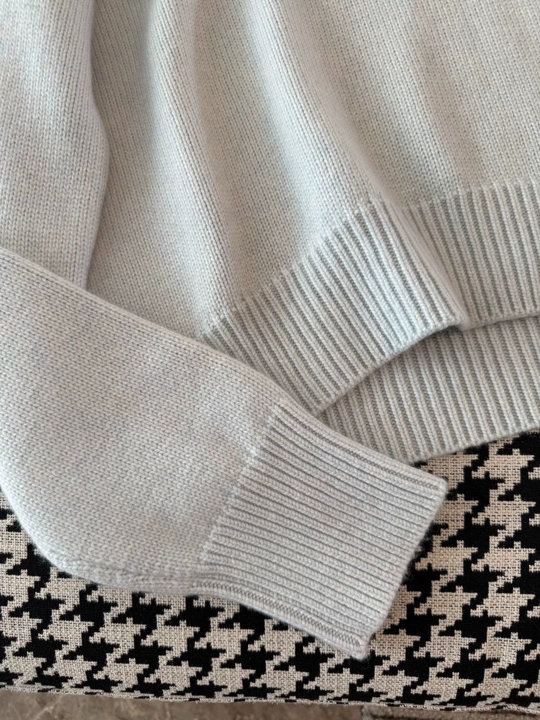 Celine CELINE Vintage Cashmere Sweater S (Like New) Size S / US 4 / IT 40 - 4 Thumbnail