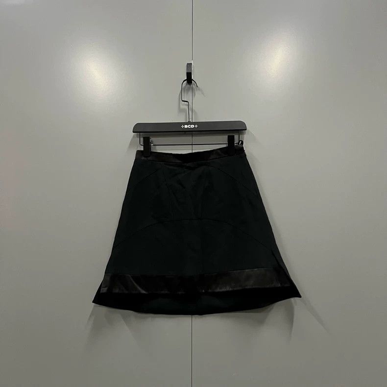 Givenchy Givenchy Size38 Black combined mini skirt 38 size / 95 new Size M / US 6-8 / IT 42-44 - 1 Thumbnail