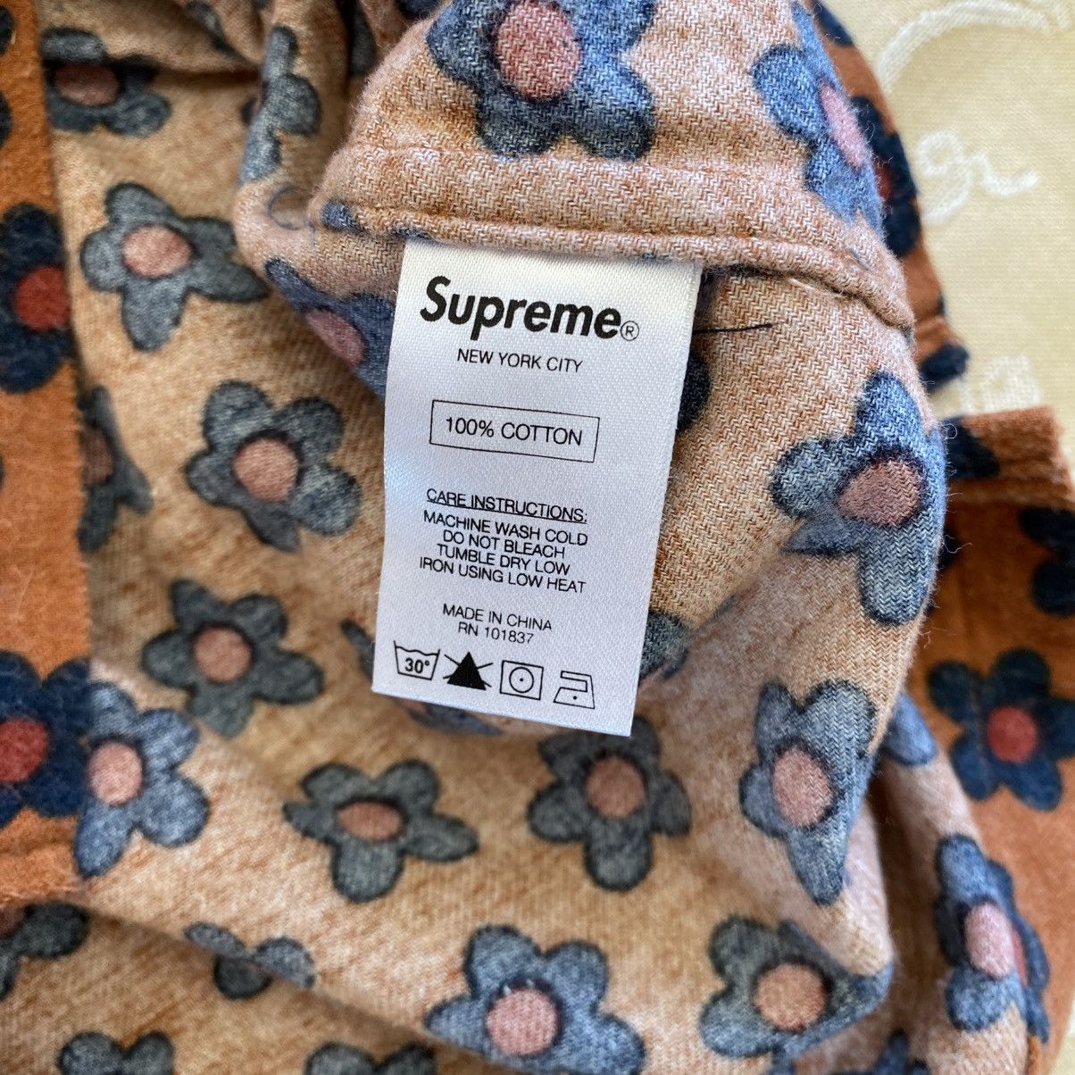 Supreme Supreme Hooded Flower Shirt Orange 2015 Vintage Designer Size US XL / EU 56 / 4 - 6 Thumbnail