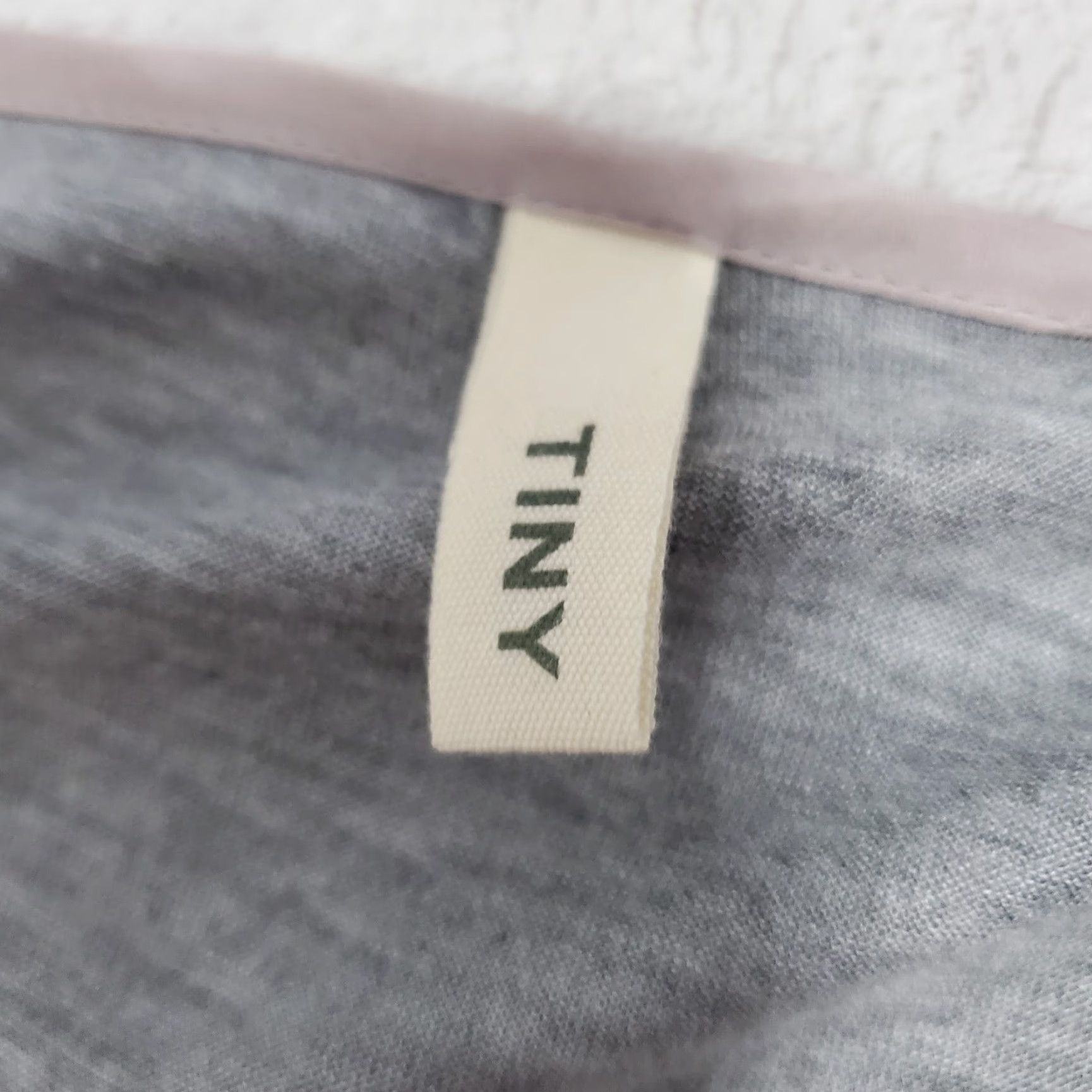 Anthropologie VINTAGE Tiny Anthropologie Top Women XS Gray Taupe Embroidered Sequin Dolman Sleeve Boho Tee Blouse Size XS / US 0-2 / IT 36-38 - 3 Thumbnail