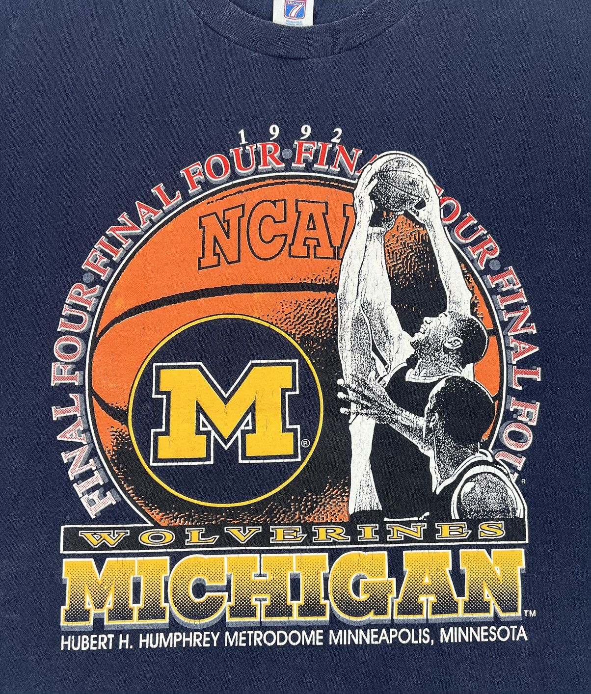 Logo 7 × NBA × Vintage 90s Vintage Michigan Wolverines NBA tee Size US L / EU 52-54 / 3 - 4 Thumbnail