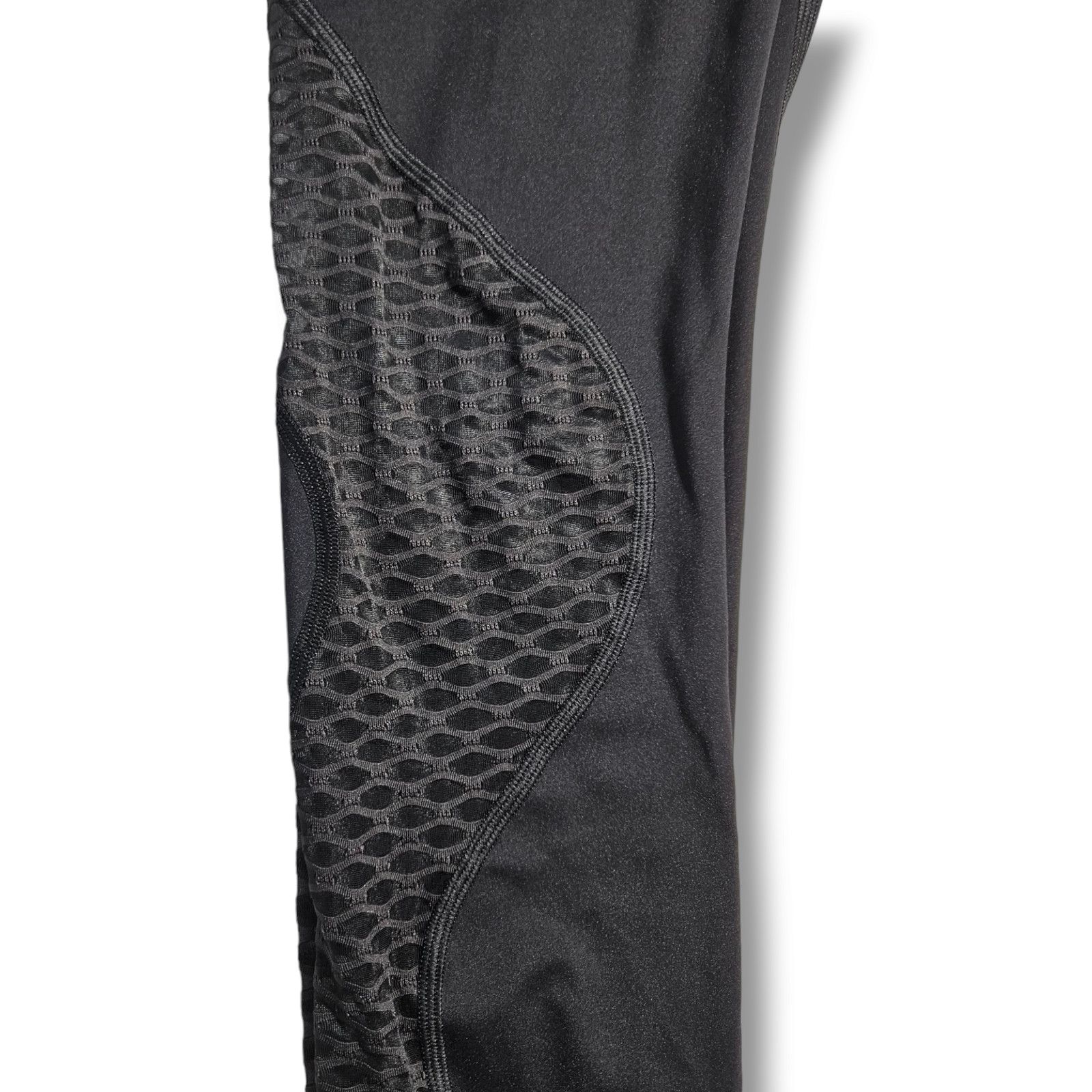 Lululemon EUC Lululemon Mesh Side Panel Leggings Sz. 2 [22x26] Black Size 26" / US 2 / IT 38 - 5 Thumbnail