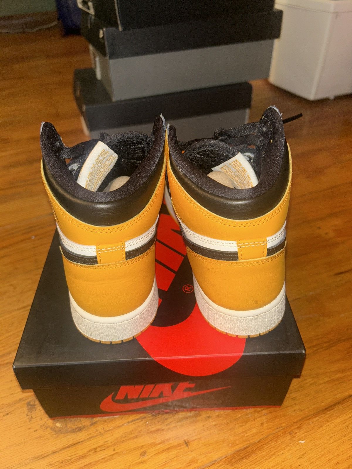 Jordan Brand Yellow Toe Retro One (GS) Size US 5 / EU 37 - 5 Thumbnail