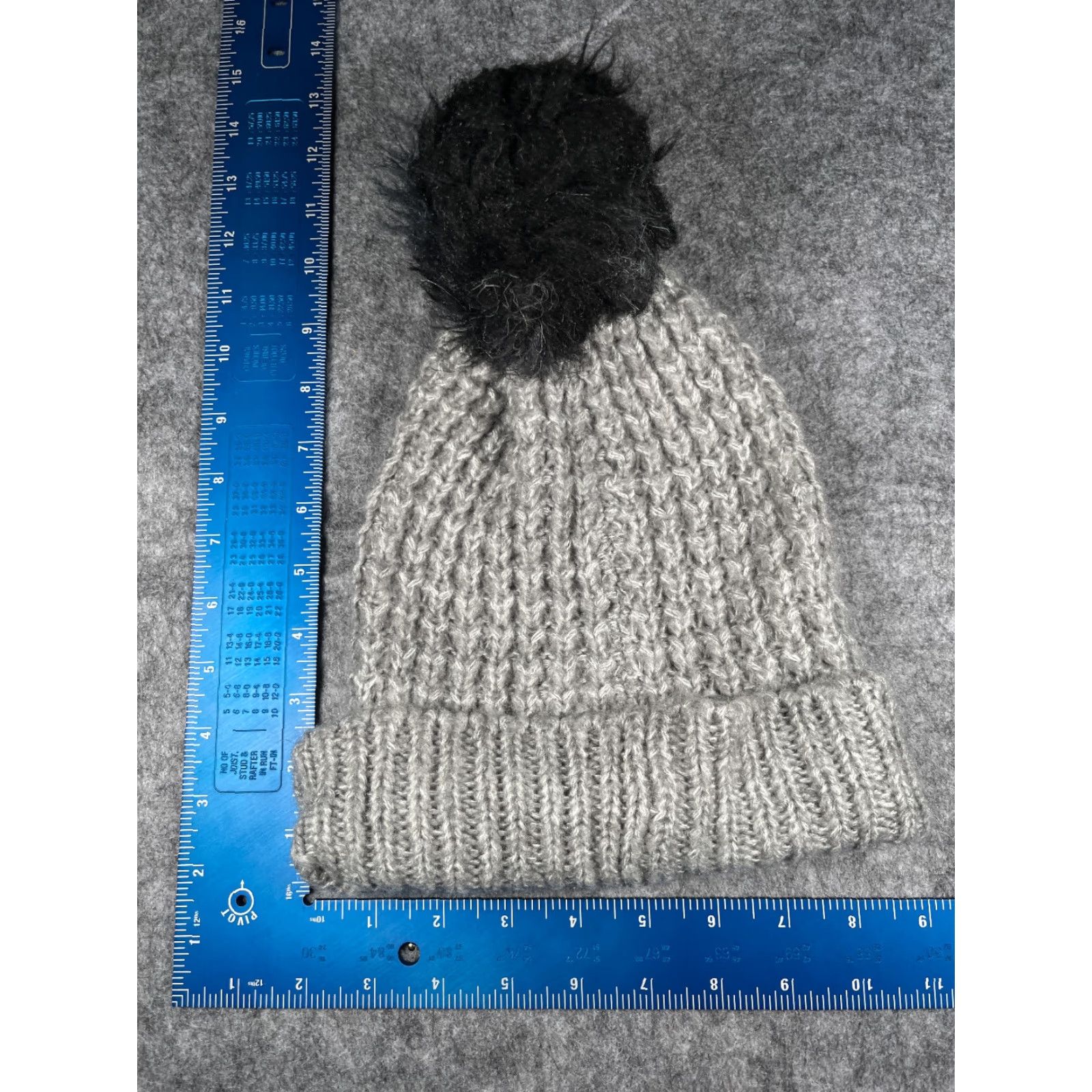 Banana Republic Banana Republic Beanie Toque Womens One Size Gray Knit Acrylic Blend Ski Pom Beanie Women One Size Gray Knit Acrylic Blend Outdoor Ski Womens Size ONE SIZE - 4 Thumbnail