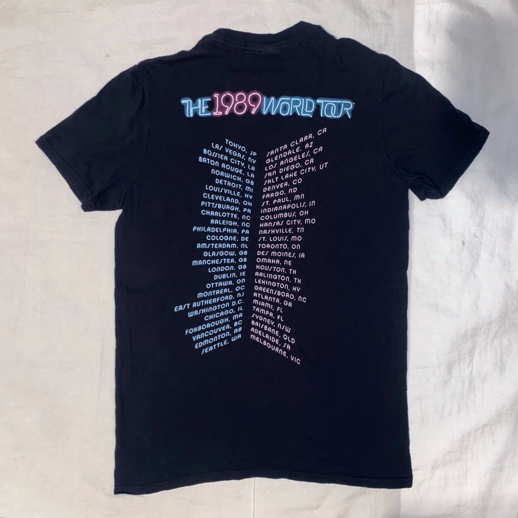 Vintage Taylor Swift The 1989 World Tour Black T-Shirt Concert Merch Adult Women’s Small Size S / US 4 / IT 40 - 4 Thumbnail