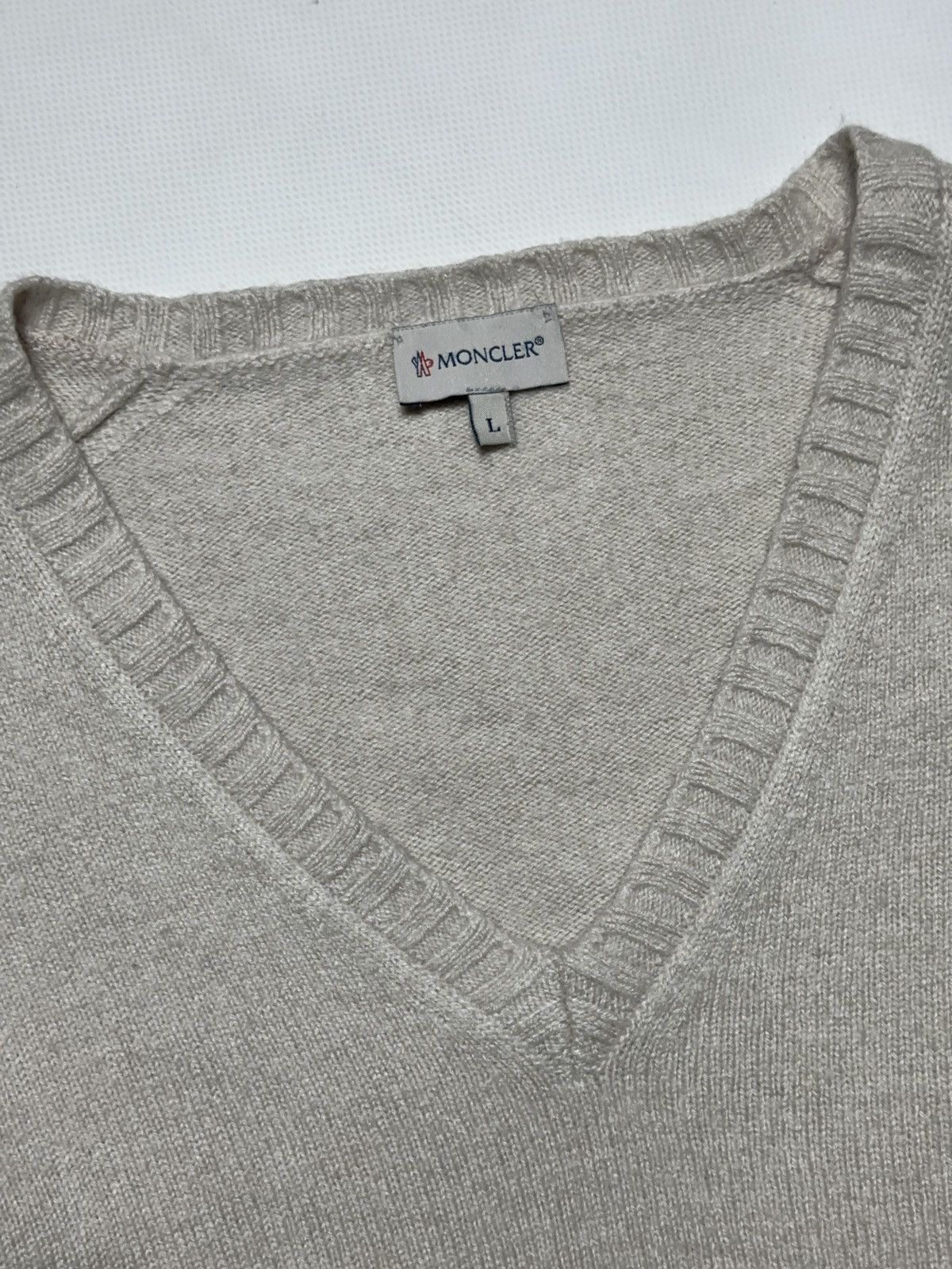 Moncler Moncler Maglione Tricot Scollo A V Wool Sweater Size L / US 10 / IT 46 - 2 Thumbnail