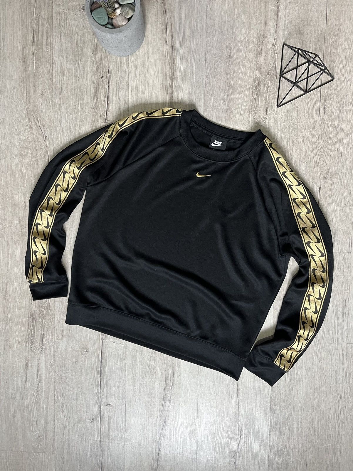 Nike Nike Sportswear Womens Logo Tape Crew Sweatshirt Pullover Size S / US 4 / IT 40 - 1 Thumbnail