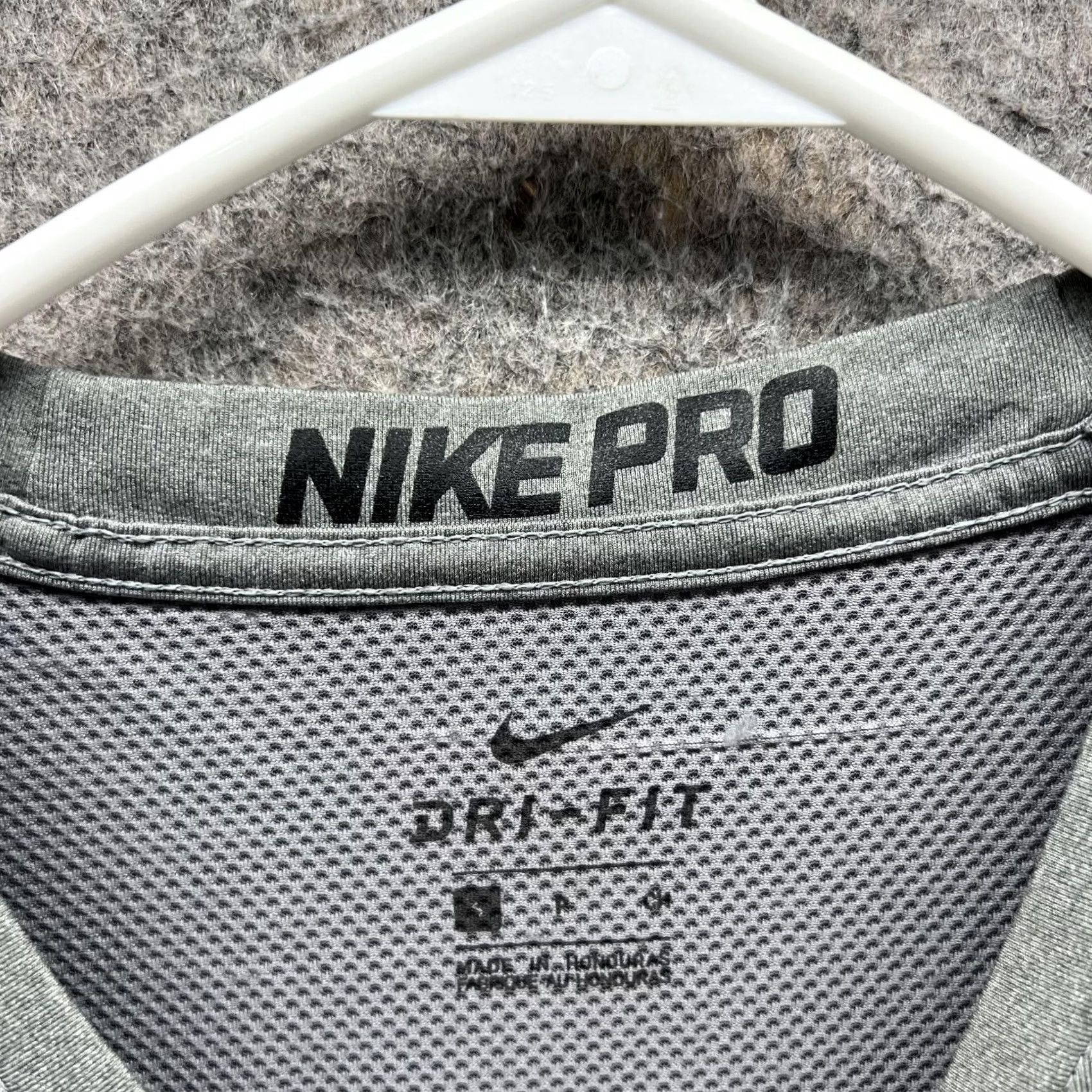Nike Nike Pro Shirt Men Small Gray Center Swoosh Combat Sleeveless Gym Dri Fit Knit Size US S / EU 44-46 / 1 - 4 Thumbnail