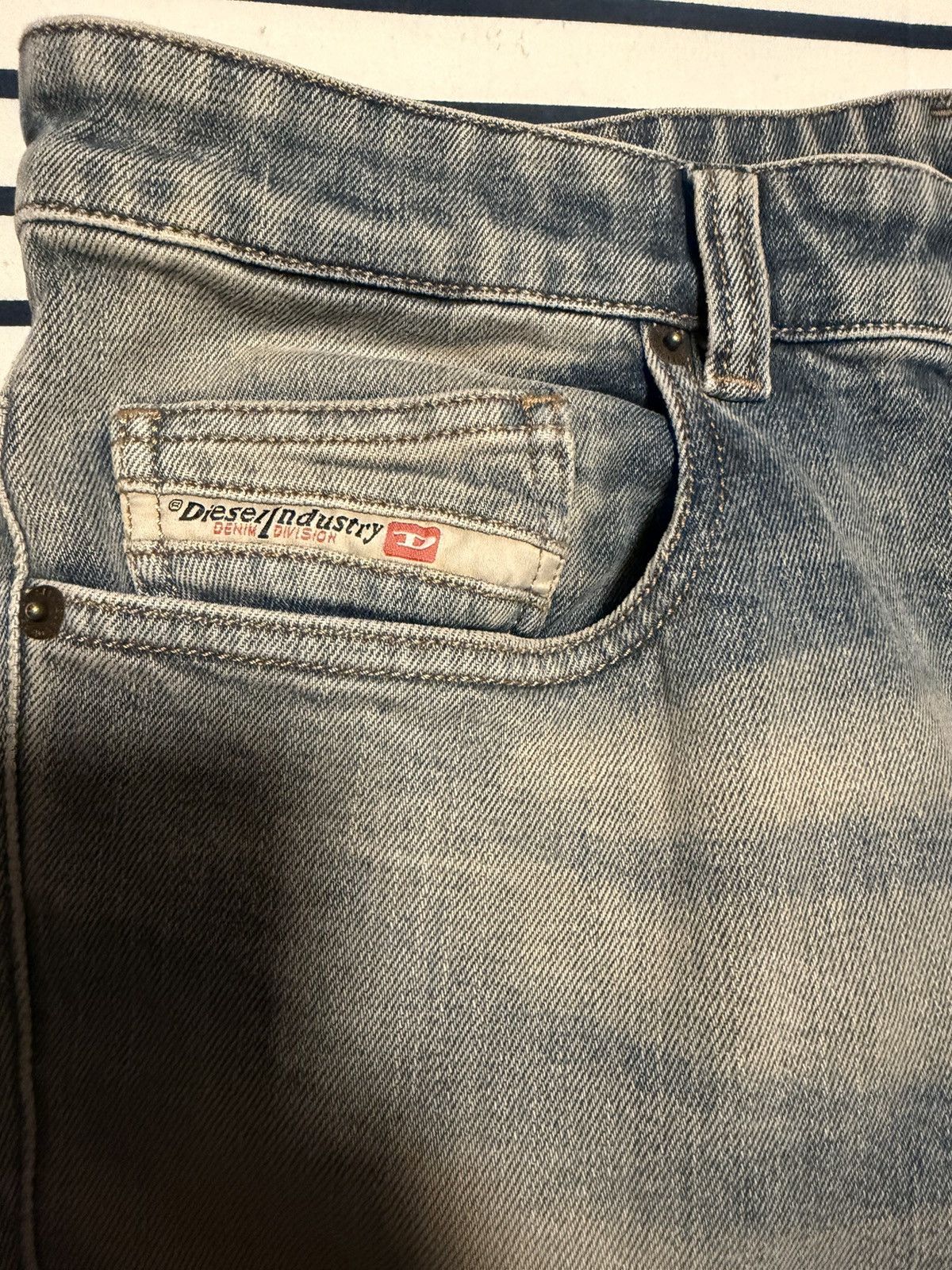 Diesel Diesel 1998 D-Buck Bootcut Fit Jeans in Medium Blue 32x32 Size US 32 / EU 48 - 3 Thumbnail