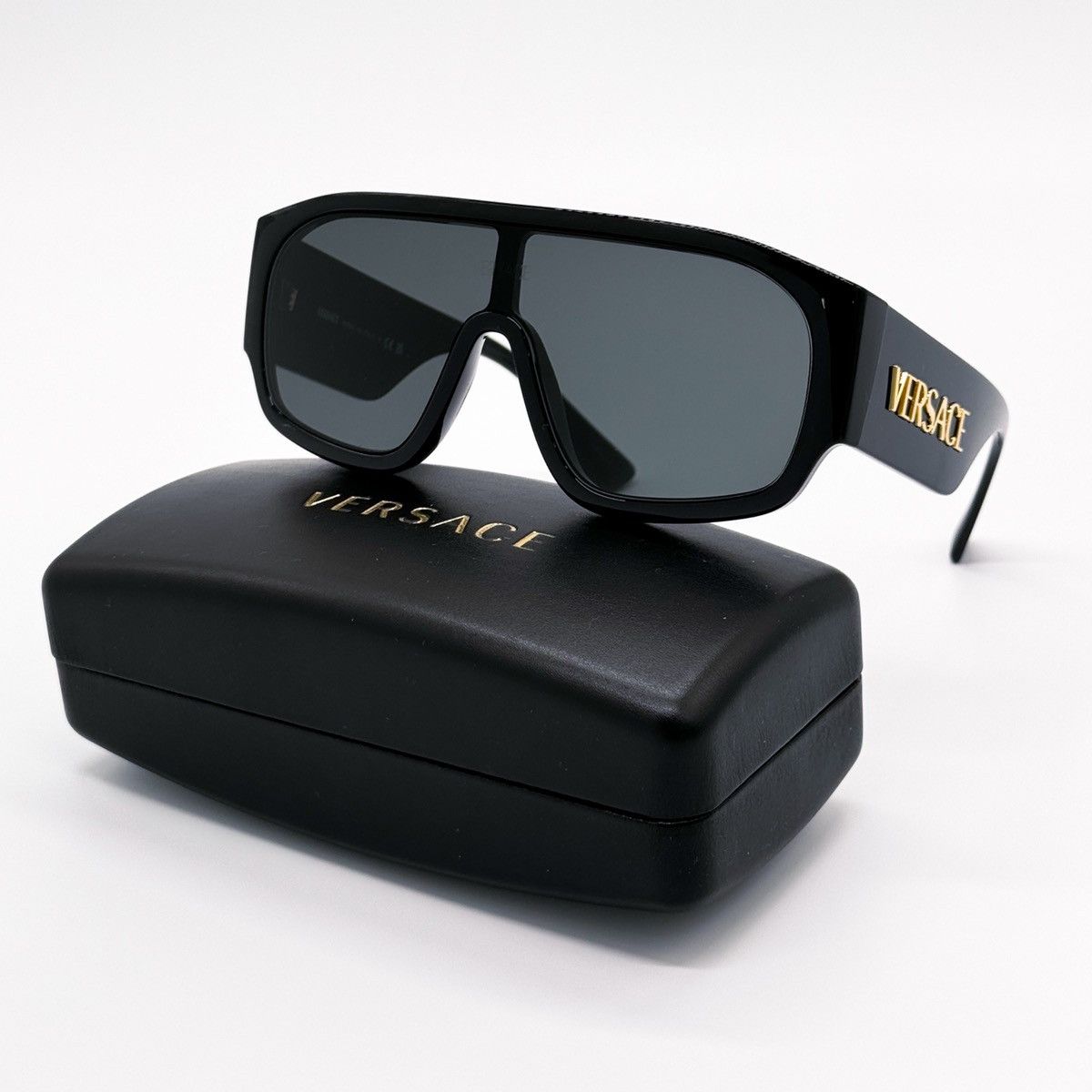 VERSACE Exclusive Limited Edition Sunglasses VE4439 Red/Black/Dark $414 MSRP sold