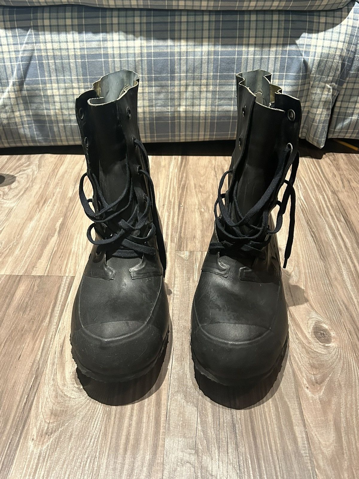 Vintage RARE MICKEY/BUNNY BOOTS Size US 9 / EU 42 - 5 Thumbnail