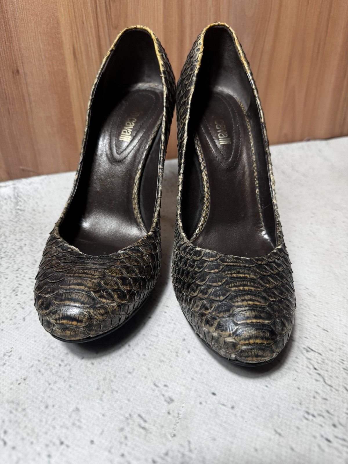 Roberto Cavalli Glamorous roberto cavalli heels in signature snake colorway Size US 8 / IT 38 - 2 Thumbnail