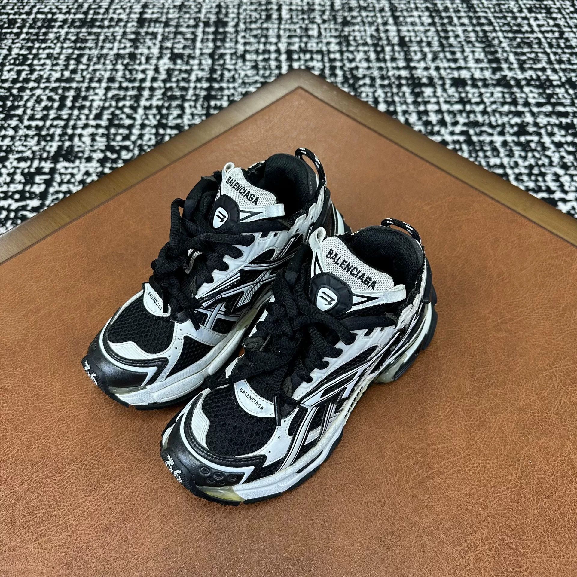 Balenciaga Balenciaga Running Black Lowtop Sneakers it_36 Women Size US 6 / IT 36 - 1 Thumbnail