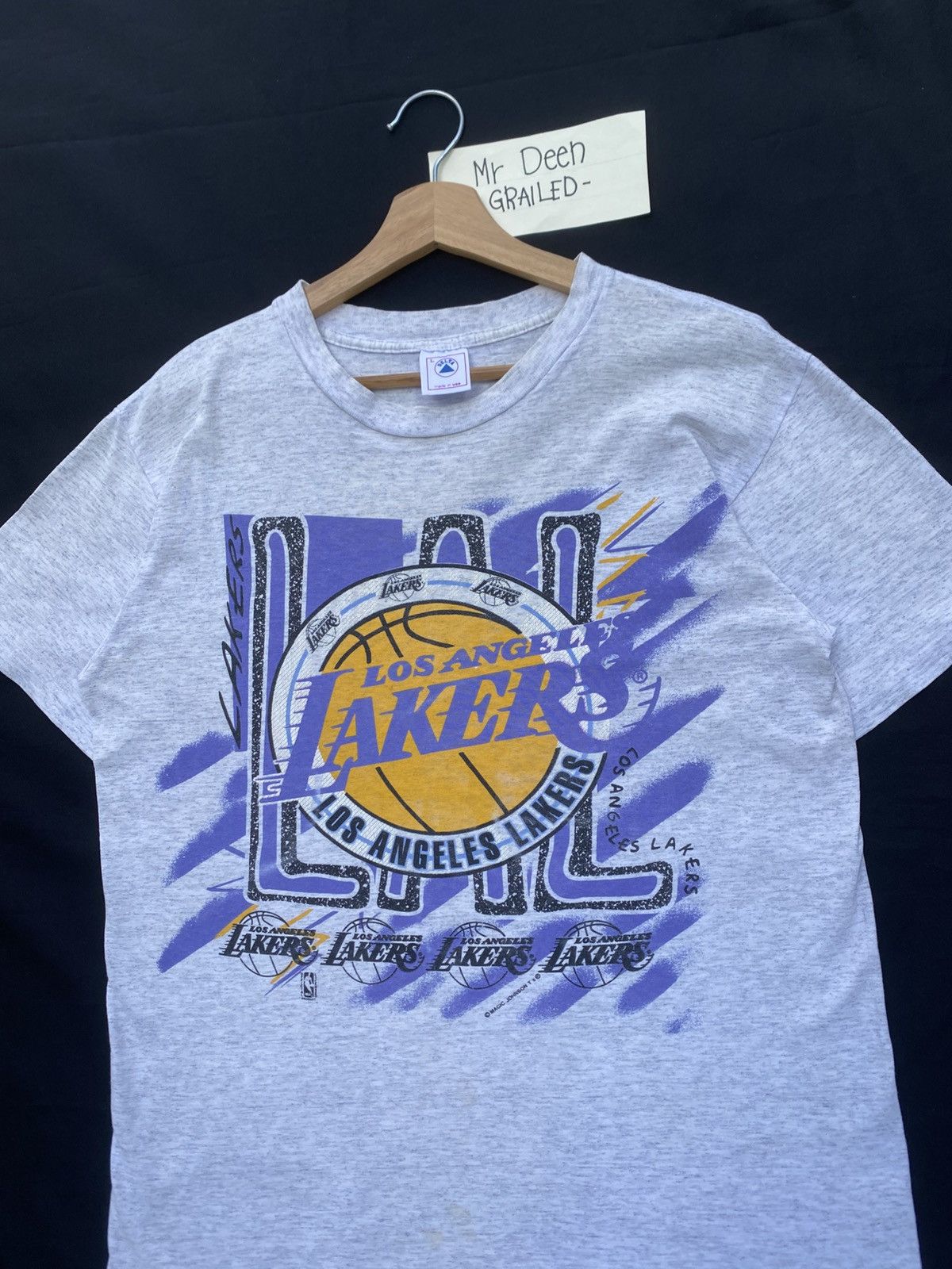 NBA Rare Vintage 90s L.A Lakers NBA Magic Johnson Tshirt Size US L / EU 52-54 / 3 - 7 Thumbnail