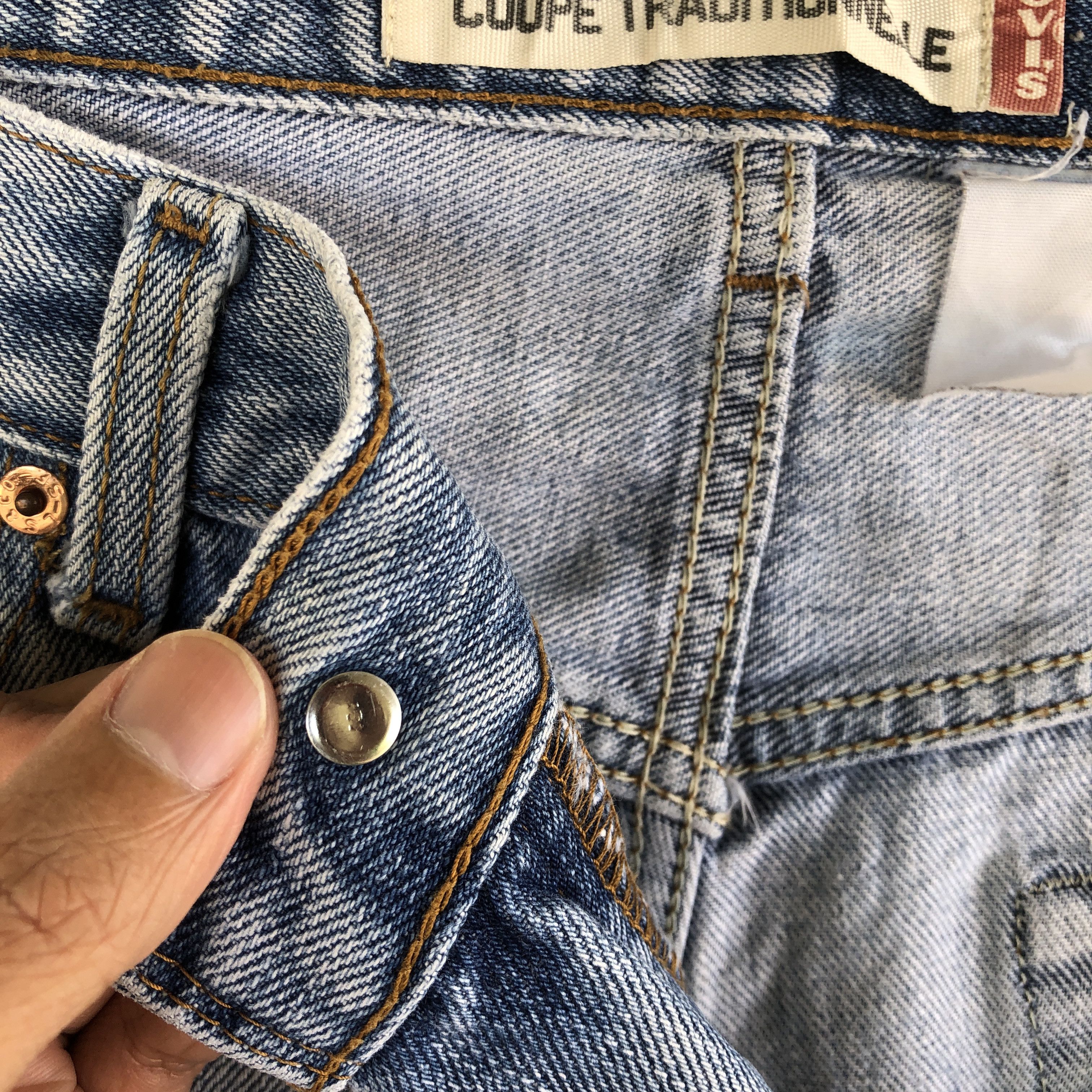 Levi's Vintage Levis Sun Faded Jeans Levis 550 Light Wash Denim Size US 36 / EU 52 - 7 Thumbnail