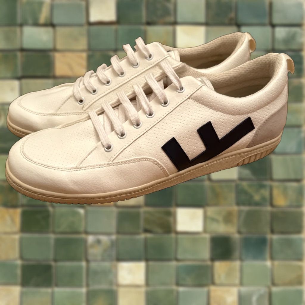 Vintage Flamingos Life Roland Shoes Men's 11 White Navy Logo Vegan Low Top Sneaker Size US L / EU 52-54 / 3 - 1 Thumbnail