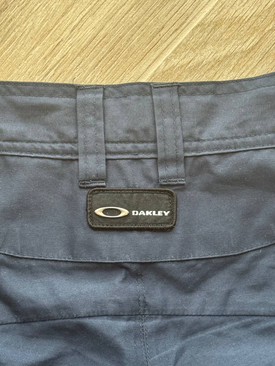 Oakley Vintage Oakley React shorts cargo software in navy Size 34US Size US 34 / EU 50 - 7 Thumbnail