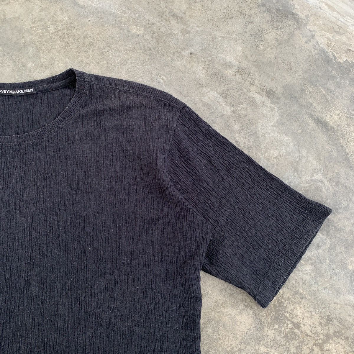 Issey Miyake Vintage Issey Miyake Men Ribbed Black Tshirt Size US M / EU 48-50 / 2 - 4 Thumbnail