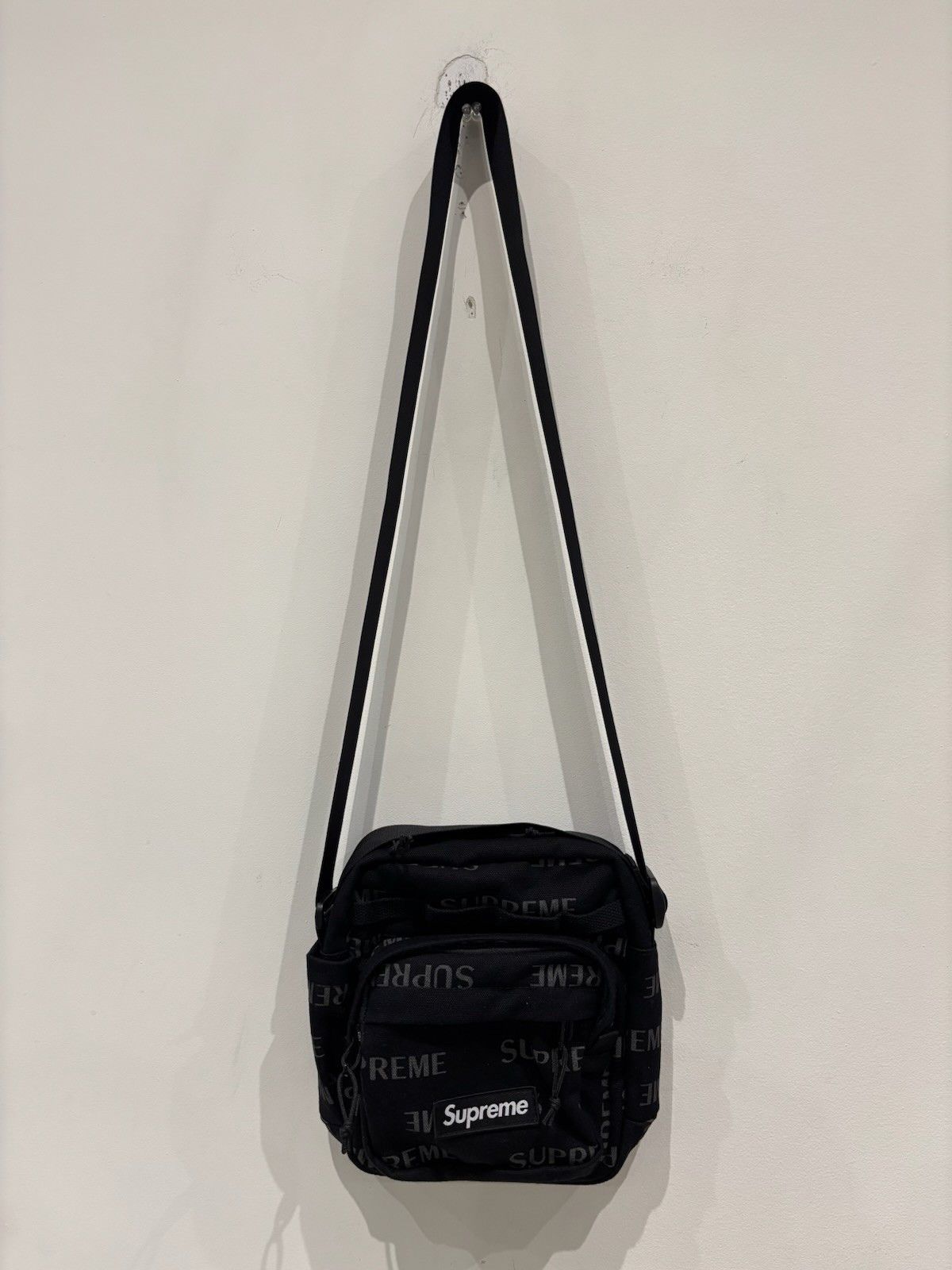 Supreme SUPREME 18SS Logo Shoulder Bag Black | Grailed