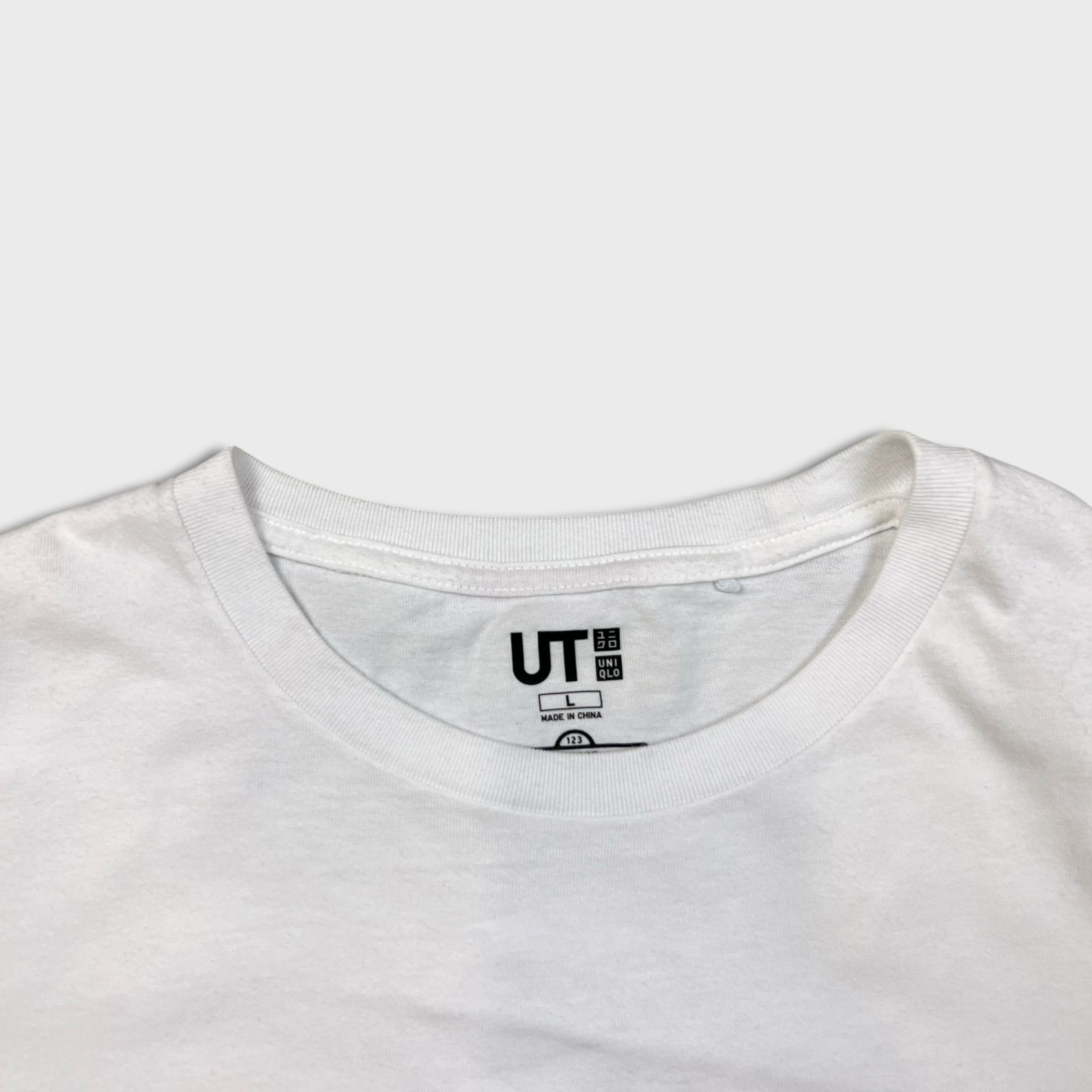 Kaws × Uniqlo KAWS Uniqlo Sesame Street Cookie Monster Pocket Tee T Shirt Size US L / EU 52-54 / 3 - 3 Thumbnail