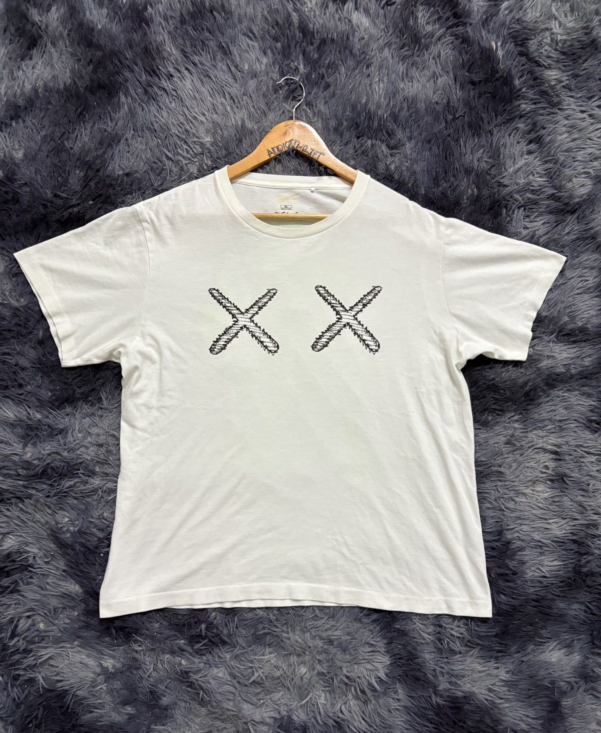 Kaws × Uniqlo 🔥HOT🔥 UNIQLO X KAWS BIG SKELETON BACK-HIT VERY RARE TEE Size US XL / EU 56 / 4 - 3 Thumbnail
