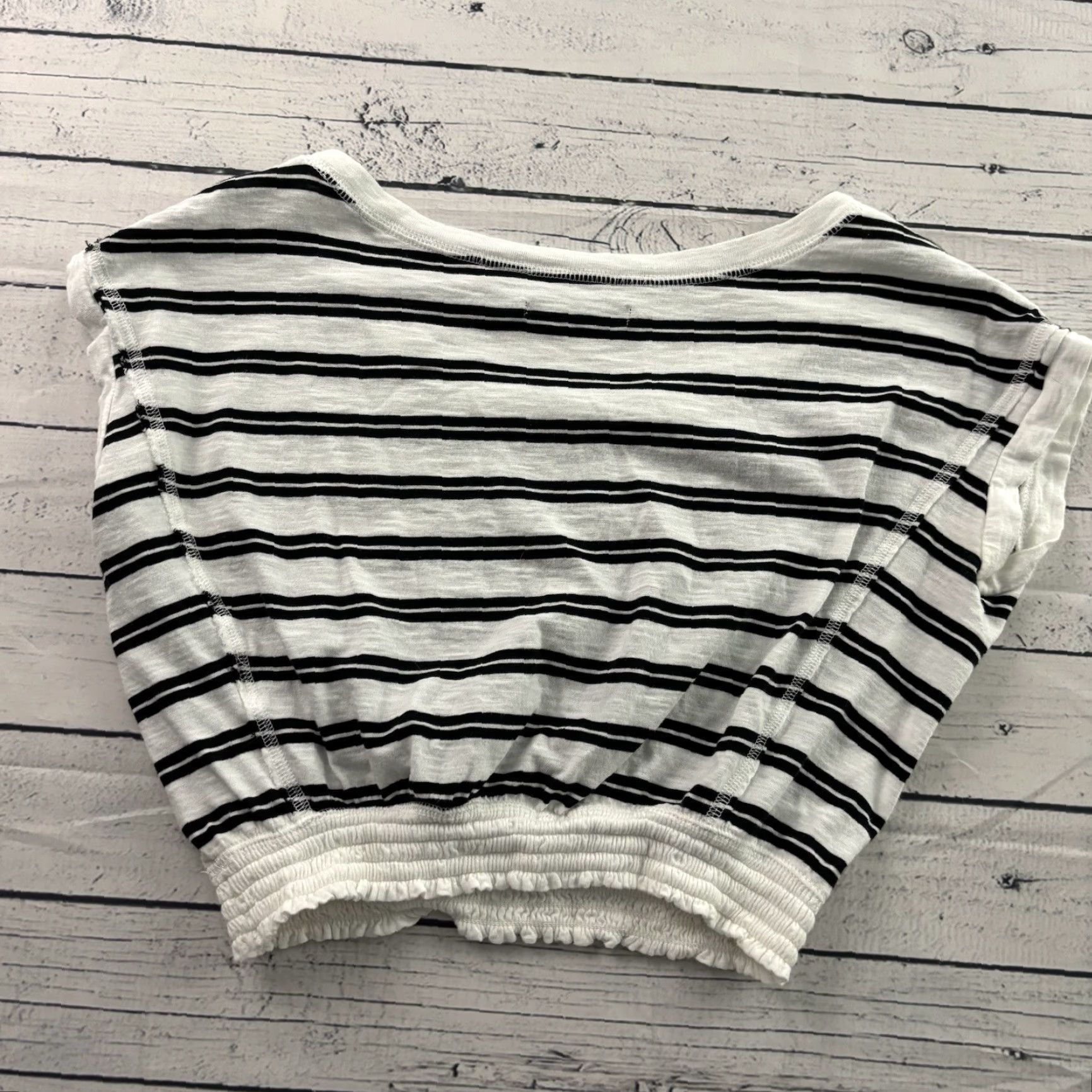 Abercrombie & Fitch VINTAGE Abercrombie & Fitch Striped Cropped T Shirt Top Women's Small White Black Size S / US 4 / IT 40 - 5 Thumbnail