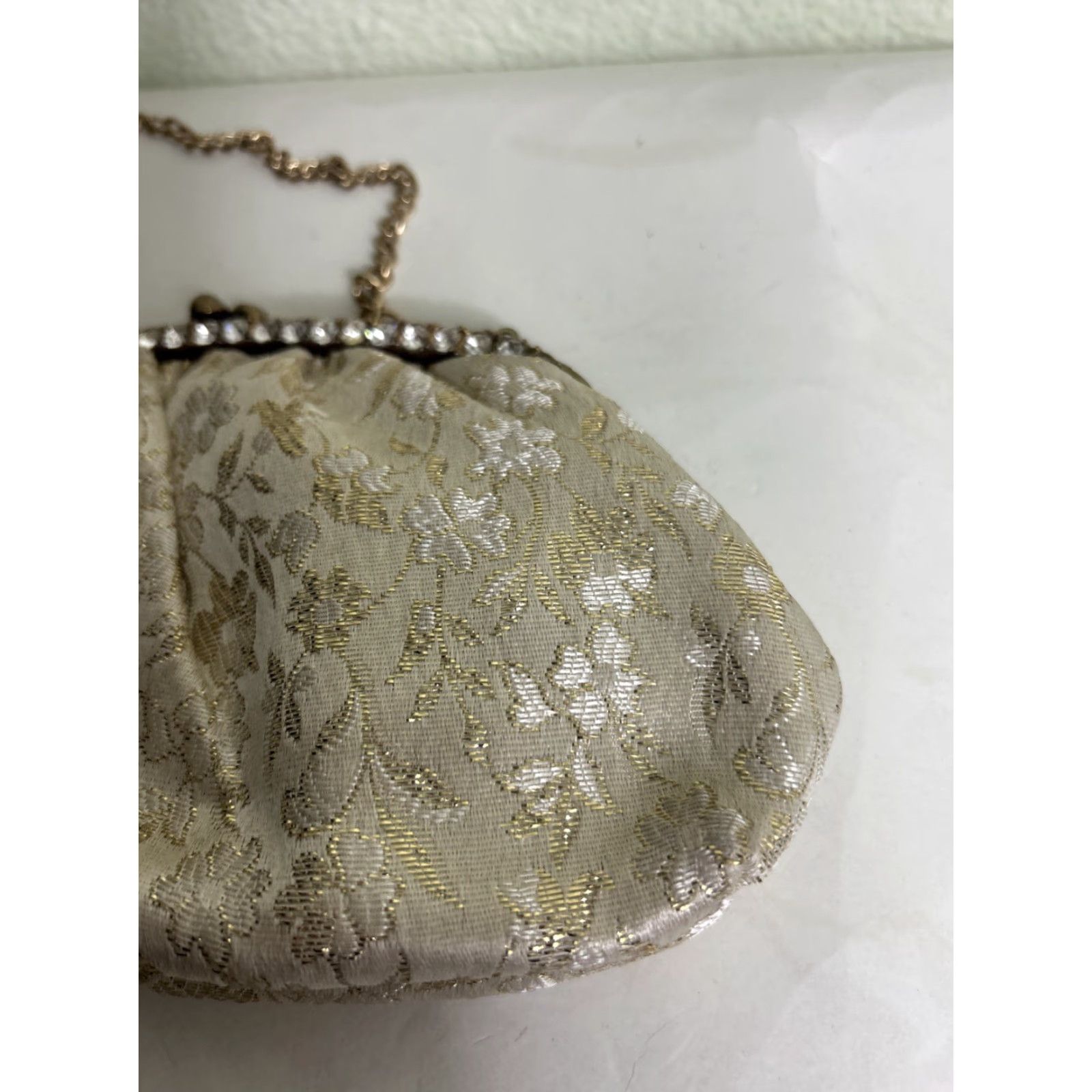 CLOSED VINTAGE Clasp Close Clutch Ivory Gold Floral Jeweled 8.5x5x1 with Chain Size ONE SIZE - 2 Thumbnail