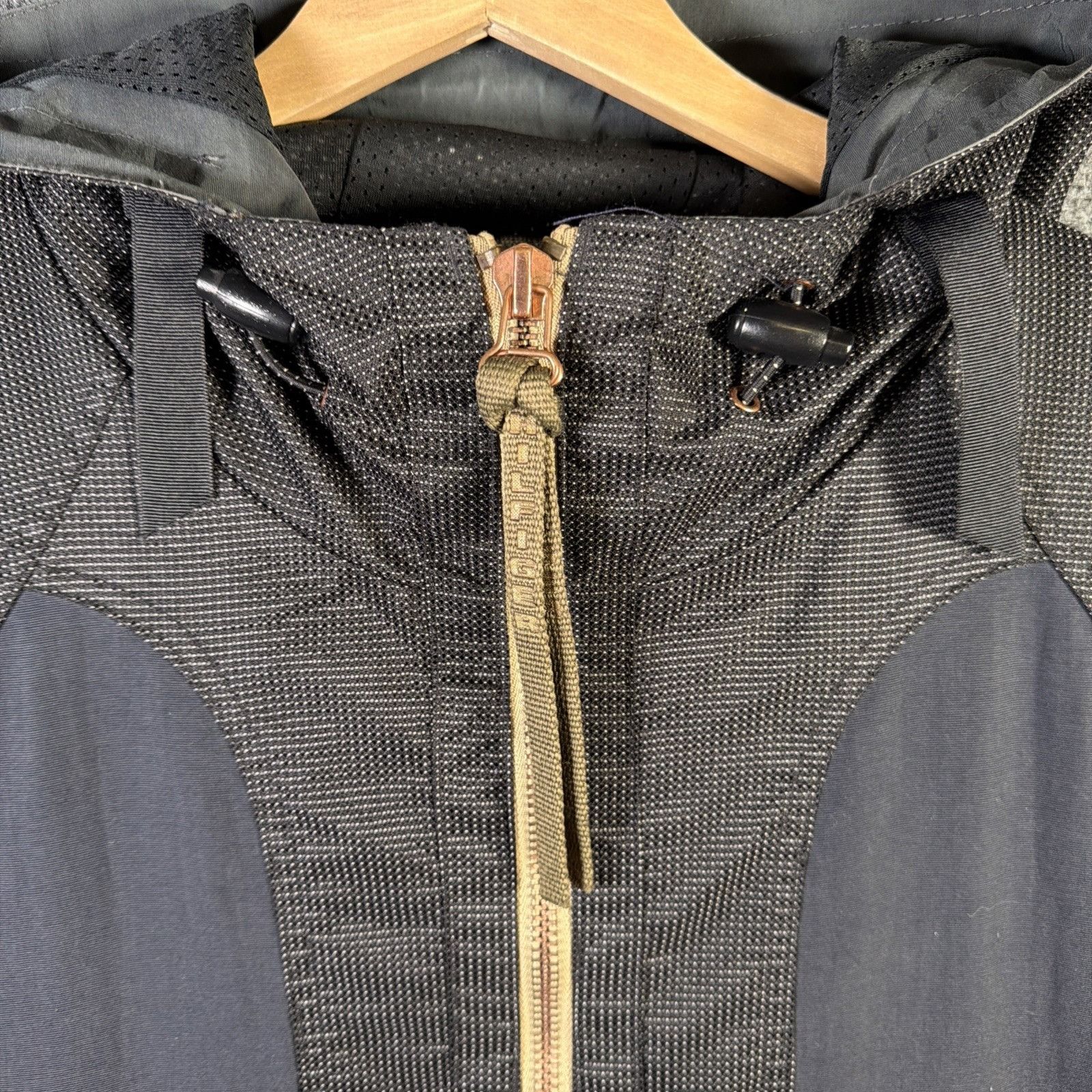 Tommy Hilfiger Vintage Tommy Hilfiger Jacket XL 90s Black Retro Gorpcore Size US XL / EU 56 / 4 - 4 Thumbnail