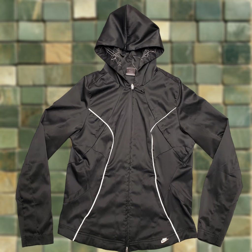 Nike VINTAGE Nike Hoodie Womens M Black Logo Hooded Jacket Casual Outdoors Mens Womens Girls Boys Size M / US 6-8 / IT 42-44 - 1 Thumbnail