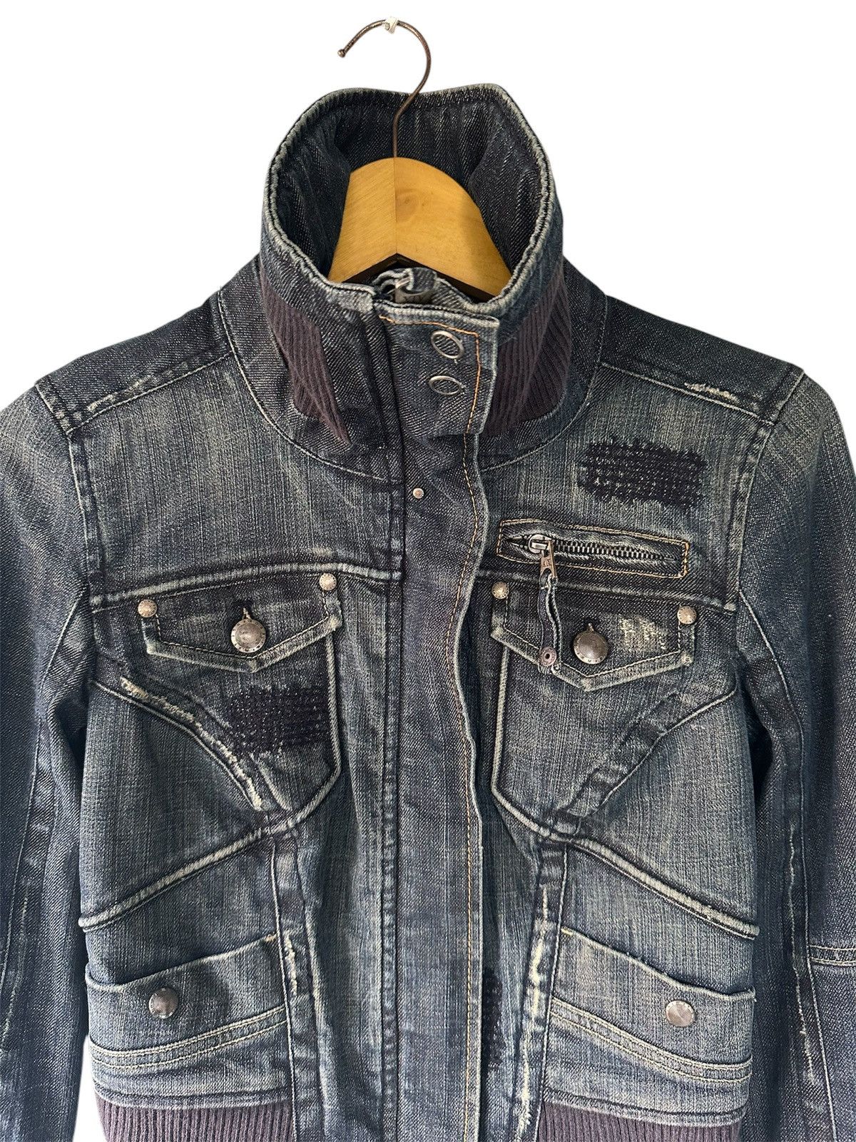 Armani Exchange 2000s VTG DISTRESSED ARMANI ZIP BUTTON STUDDED DENIM JACKET Size US XS / EU 42 / 0 - 6 Thumbnail