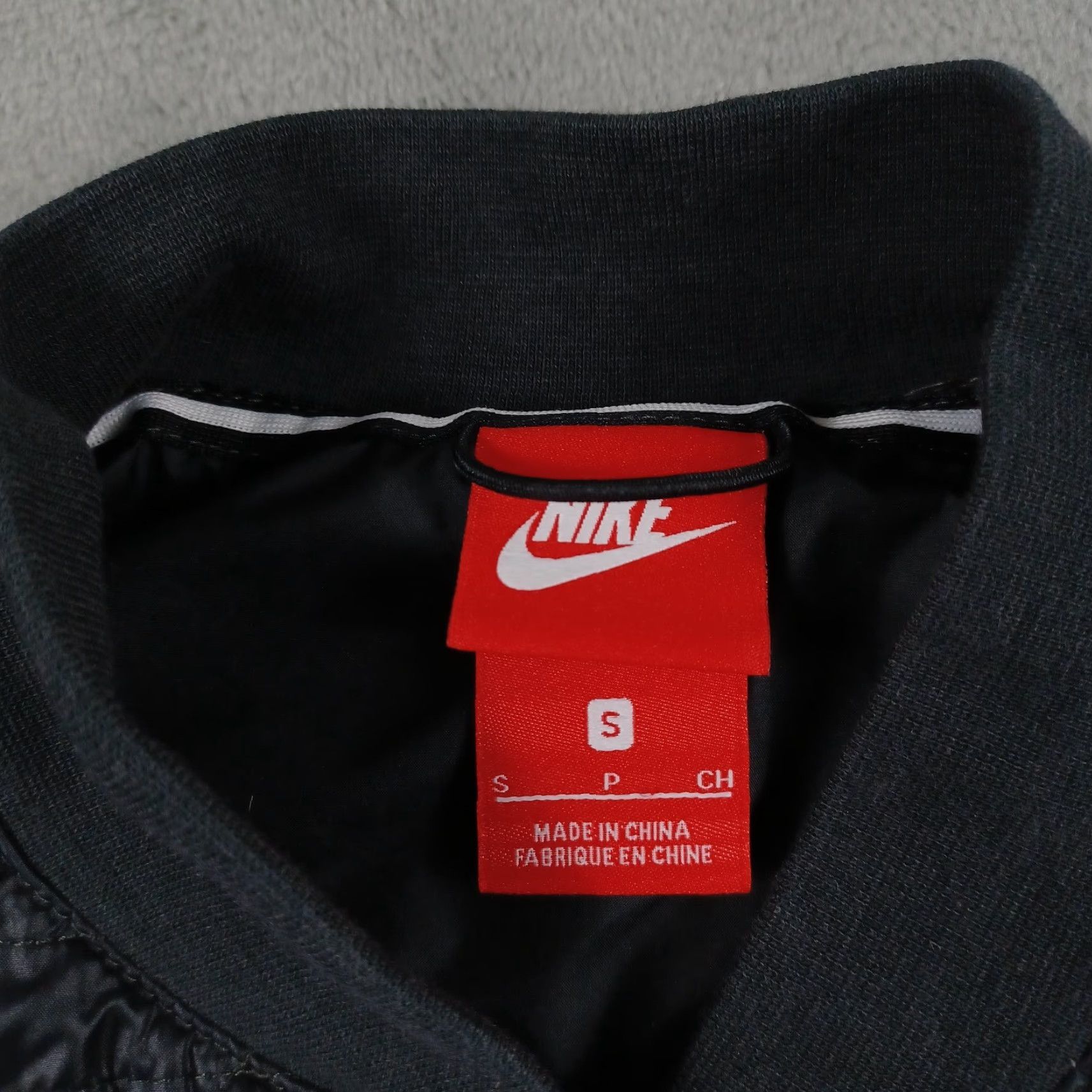 Nike Nike Jacket Womens Small Black Quilted Snap Button Pockets Modern Size S / US 4 / IT 40 - 4 Thumbnail