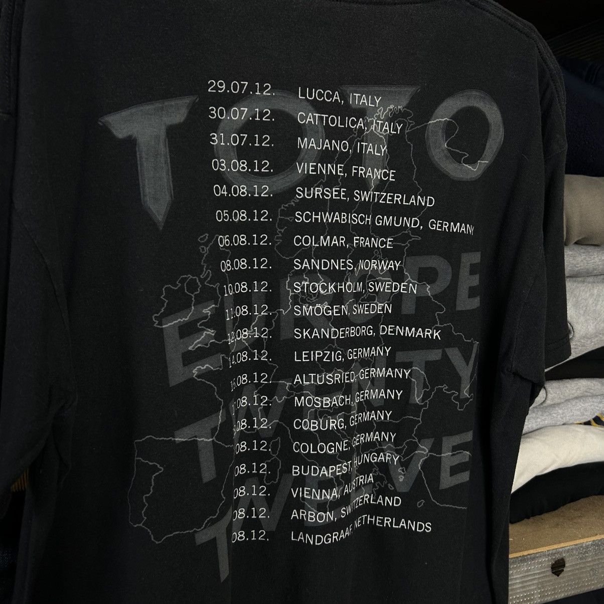 Band Tees Vintage Toto 2000’s tour Rock band big logo tee size L Size US L / EU 52-54 / 3 - 9 Thumbnail