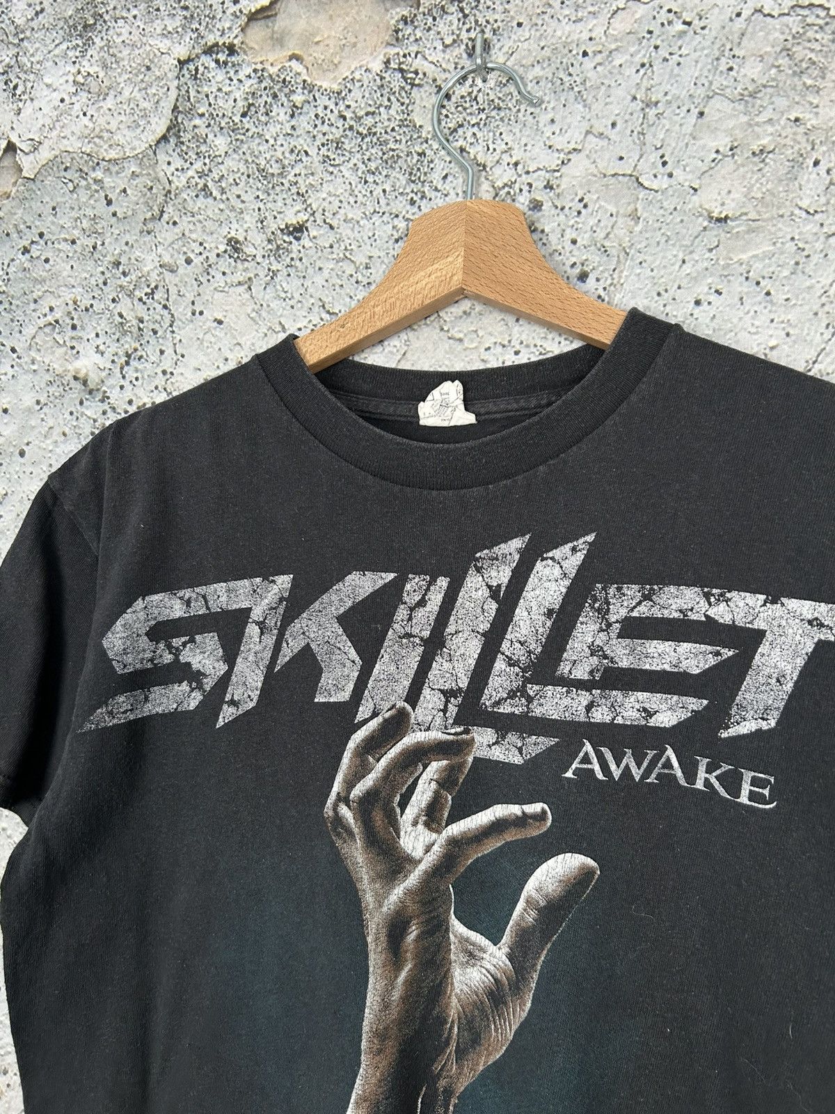 Band Tees Vintage Skillet Awake Graphic Tee Grunge Punk Rock Metal Size US M / EU 48-50 / 2 - 3 Thumbnail