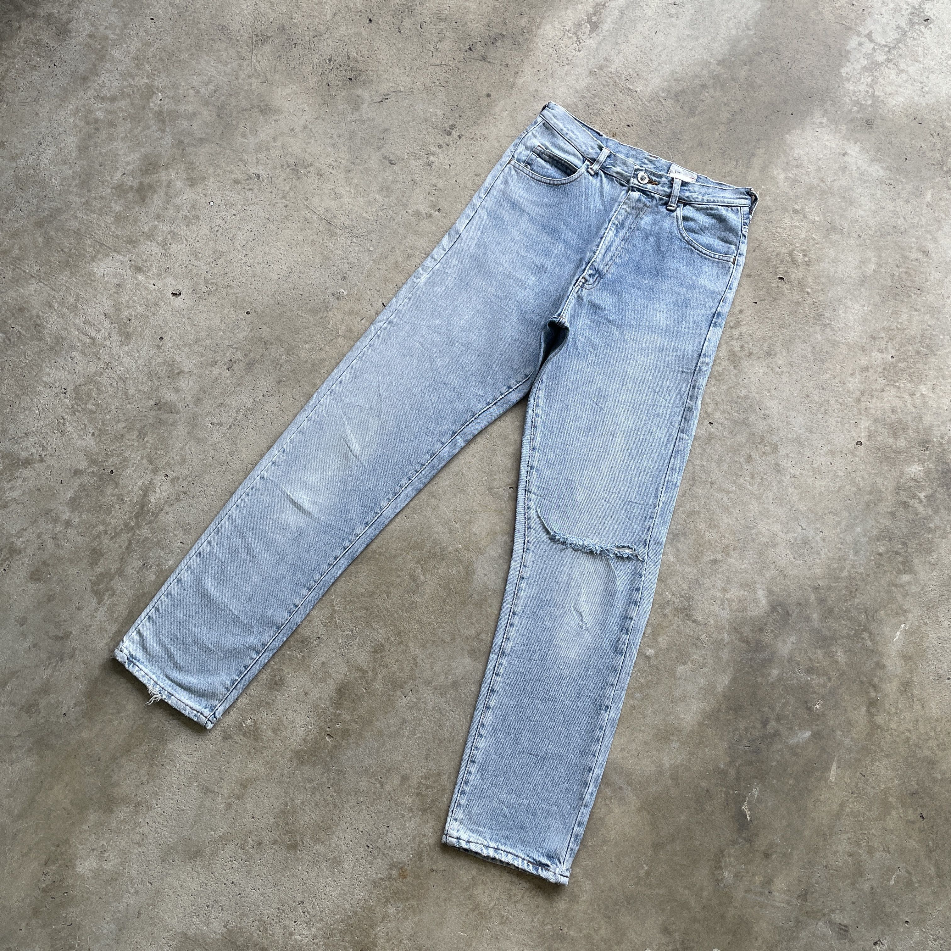 Benetton × Jean Vintage Benetton Formula 1 Distressed Jeans Wash Denim Pants Size US 27 - 1 Thumbnail