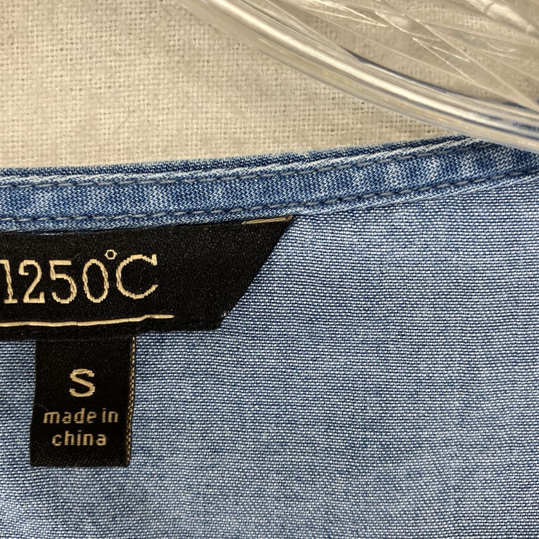 Vintage VINTAGE 1250'C Women's Chambray Shirt Small Casual Bohemian Western Blue Embroidered Lyocell Size S / US 4 / IT 40 - 3 Thumbnail