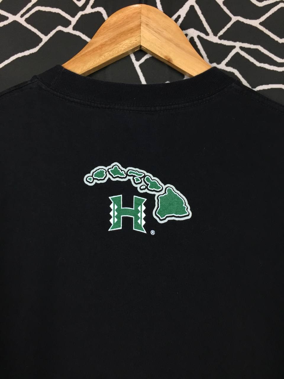 Vintage Vtg Y2K University Of Hawaii Football Big Logo Spell Out Tee Size US M / EU 48-50 / 2 - 6 Thumbnail