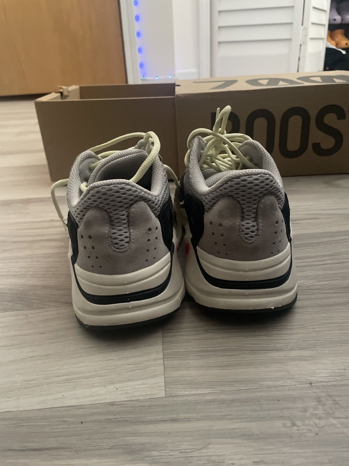 Yeezy Yeezy Boost 700 wave runner Size US 8.5 / EU 41-42 - 4 Thumbnail