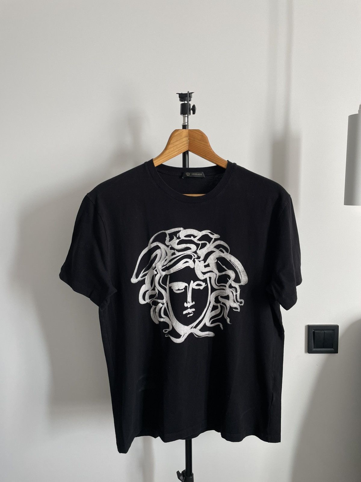 Versace Versace Medusa Artwork T-Shirt Big Logo Luxury RARE Size US M / EU 48-50 / 2 - 1 Thumbnail